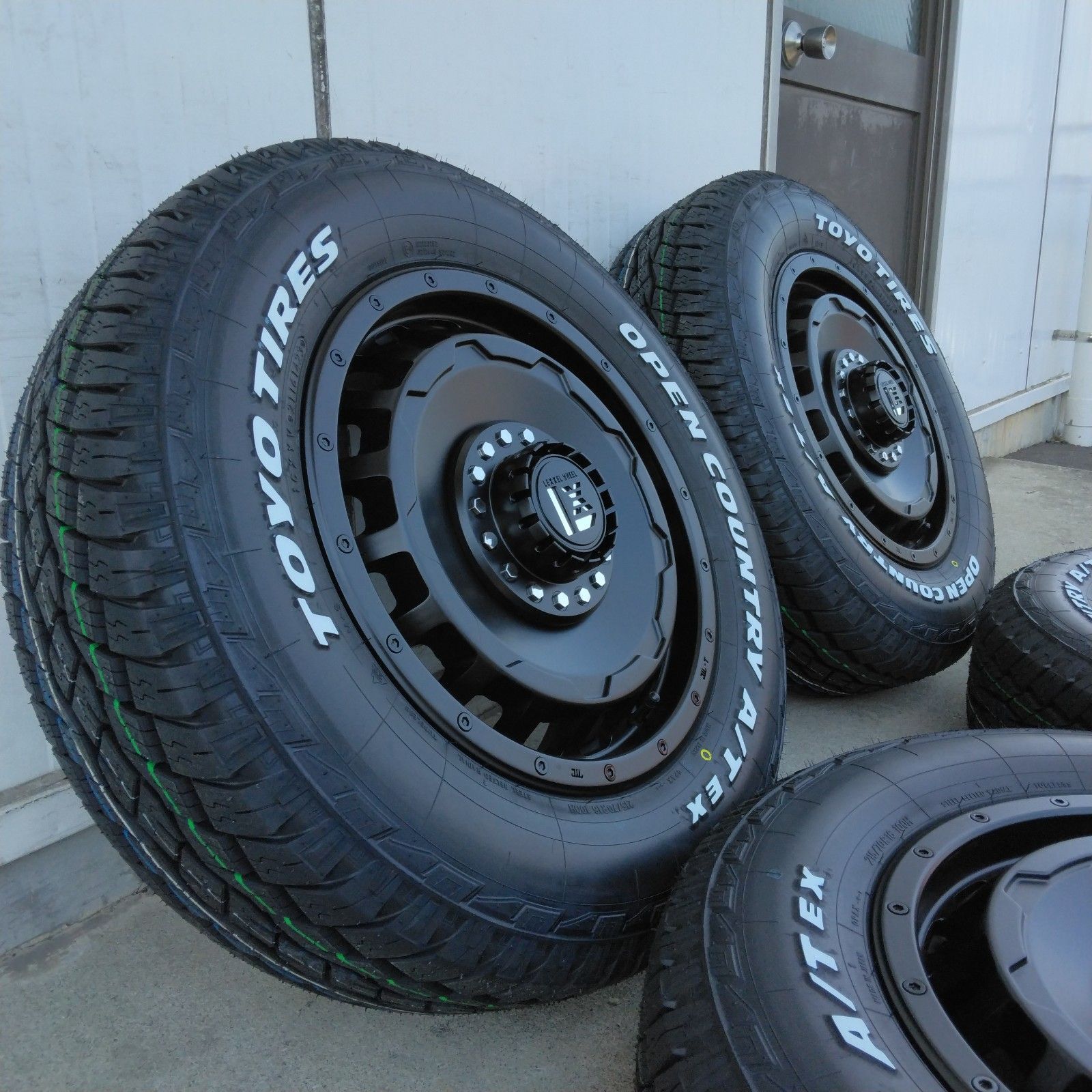 ライズ ロッキー シエンタ タイヤホイール トーヨー オープンカントリー A/T EX 205/65R16 195/65R16 ホワイトレター LEXXEL  SwaGGer 16インチ - メルカリ