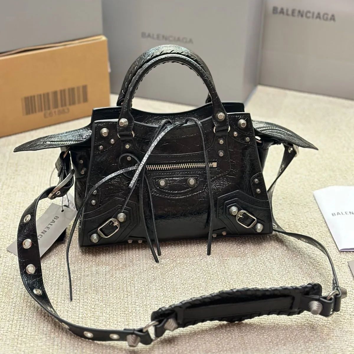 箱付き新品は未使用！BALENCIAGA機関車バッグハンドバッグ斜めショルダーバッグ