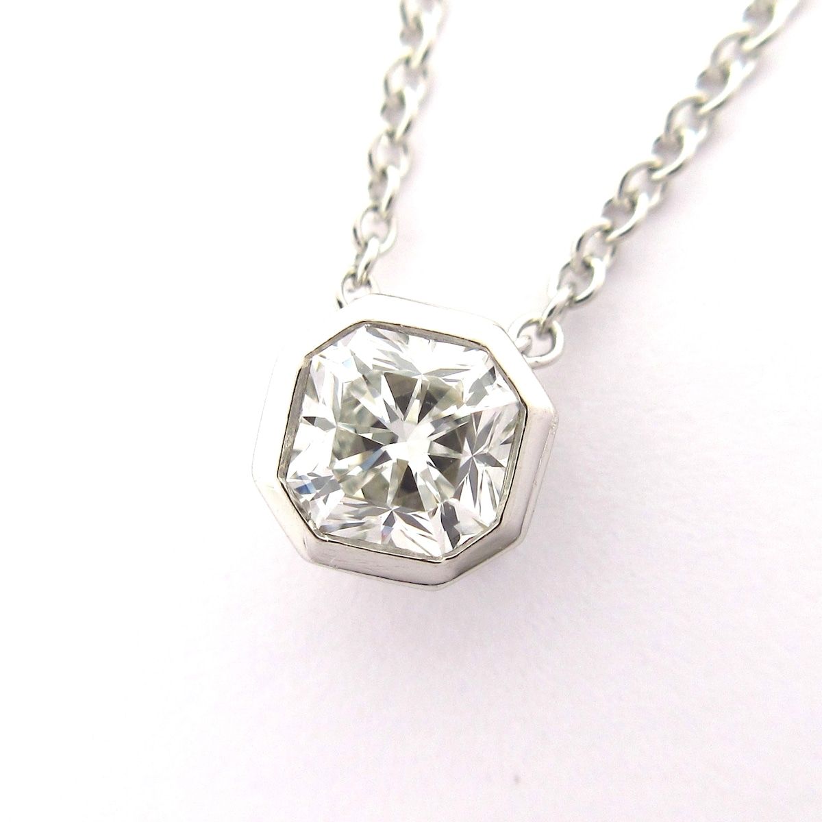 ティファニー ネックレス ルシダ Pt950×ダイヤモンド 1Pダイヤ|ダイヤ0.32カラット|CUT EXCELLENT|CLARITY VS2|COLOR F