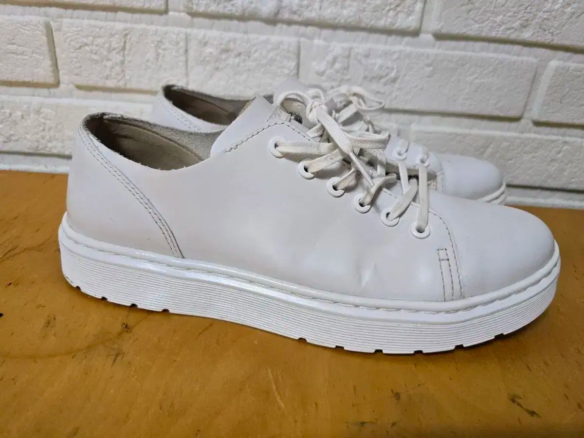 Dr. Martens ホワイト スニーカー 【公式通販】