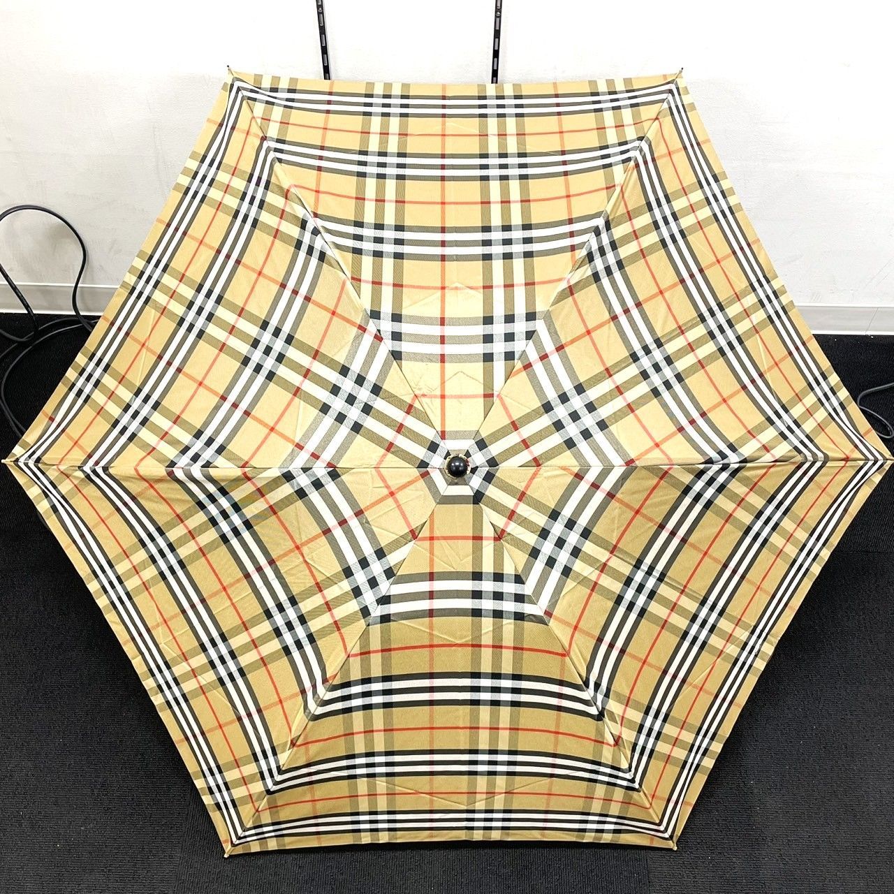 【極美品】BURBERRYS ノバチェック柄　折りたたみ傘　ベージュ BURBERRY バーバリー 折りたたみ傘 ノバチェック ベージュ 雨傘