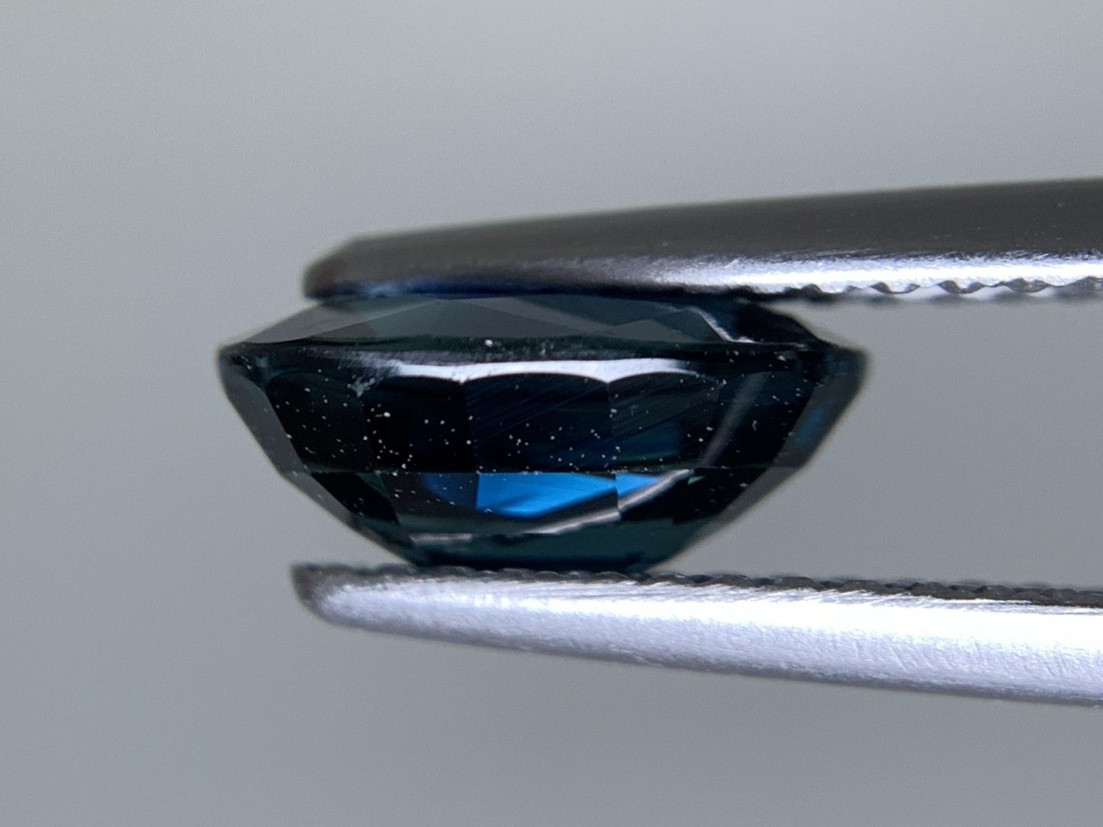 サファイア 天然 2.243ct 中央宝石ソーティング付き 8.99㎜×6.85㎜×3.85㎜ ルース 裸石 6604Y NEXPOTALLINN_EU