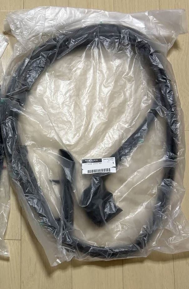 未使用 日産 R32 HCR32 BNR32 スカイライン 純正 フロントドア ウェザーストリップ 左 NISSAN Front door weatherstrip LH