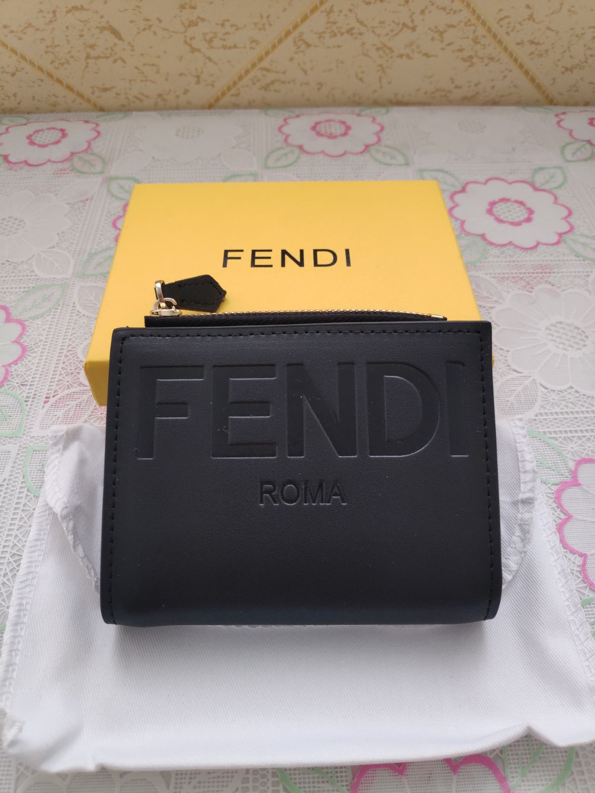 大人気美品！フェンディ/FENDI 財布ローマ コンパクト ウォレット黒小銭入れ付き メンズ☆ 財布 新品未使用