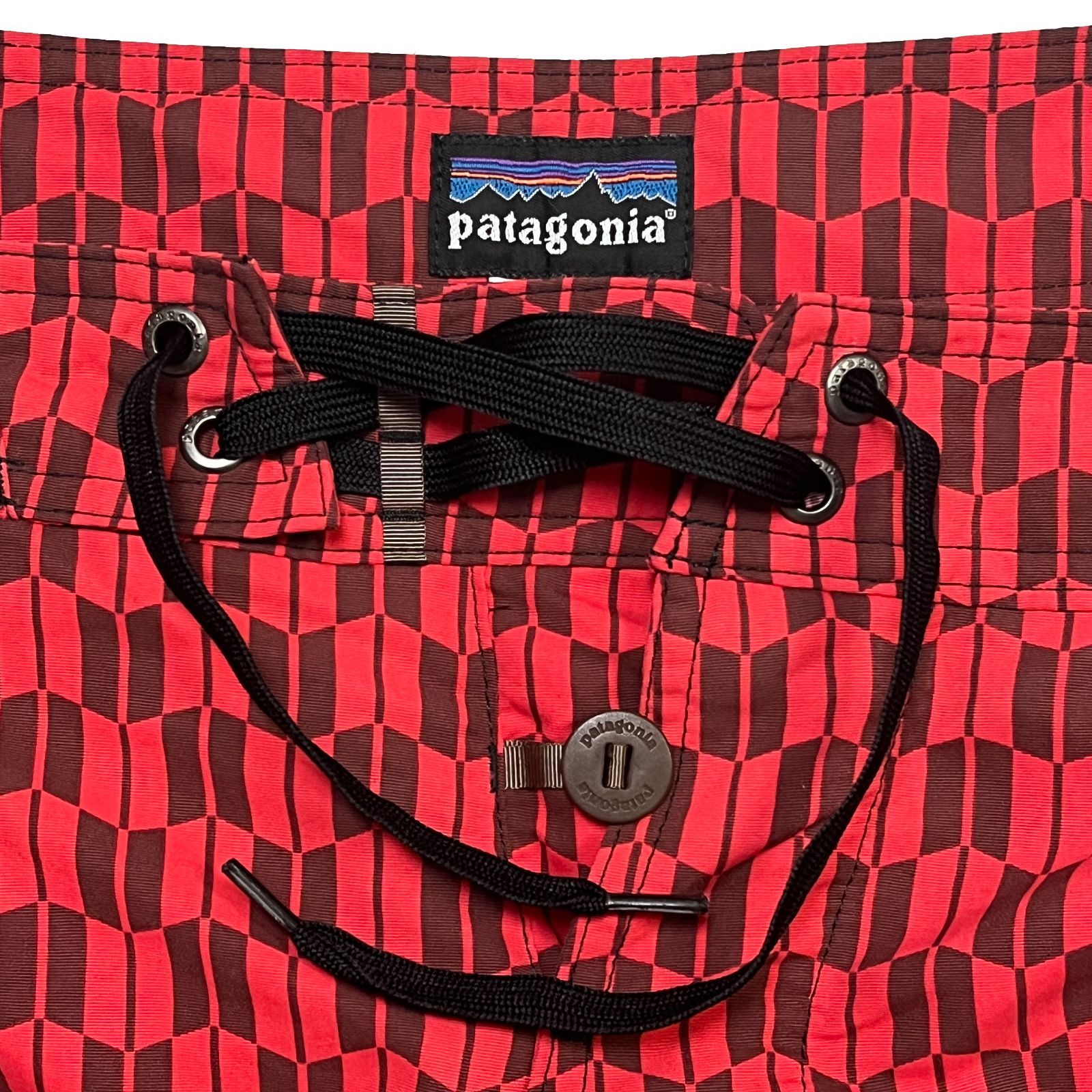 【USED／32インチ】PATAGONIA WAVEFARER ボードショーツ パラレログラム レッド／ブラック