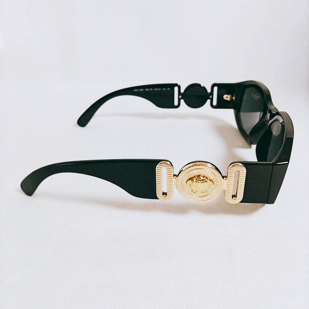 新品未使用】VERSACE ブラック メドゥーサ ビギー サングラス - メルカリ
