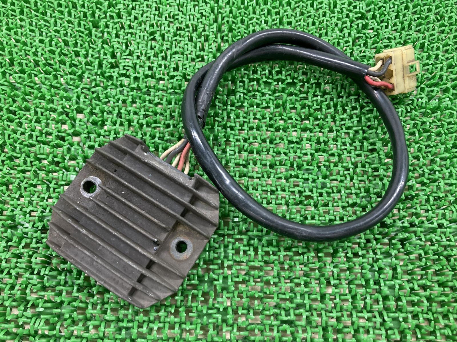 ドラッグスター400 レギュレター ヤマハ 純正 中古 バイク 部品 VH01J レギュレーター レクチファイアー ステー クラシックにも
