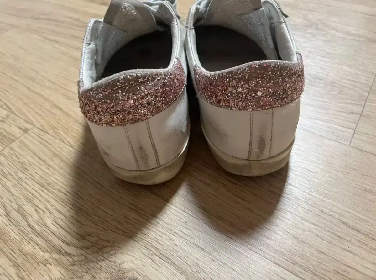 GOLDEN GOOSE