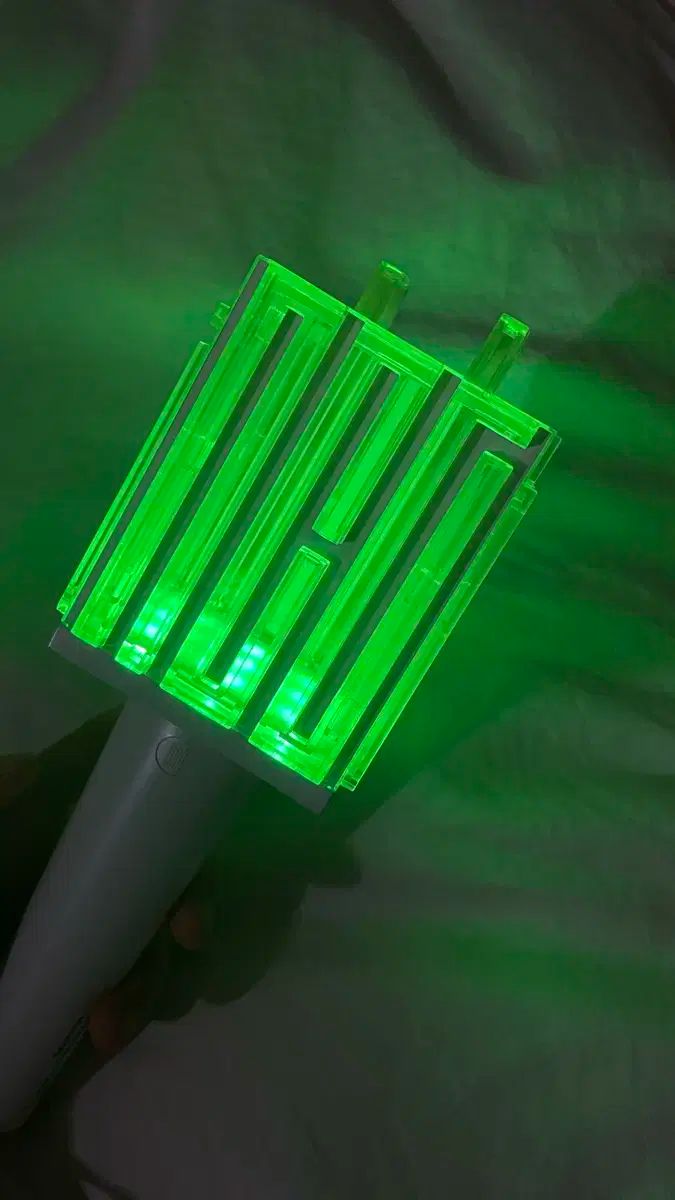【雷市場（ポンジャン）商品韓国直送】 NCT(エヌシーティー) ペンライト 出品 区 NCT ペンライト NCT OFFICIAL FANLIGHT
