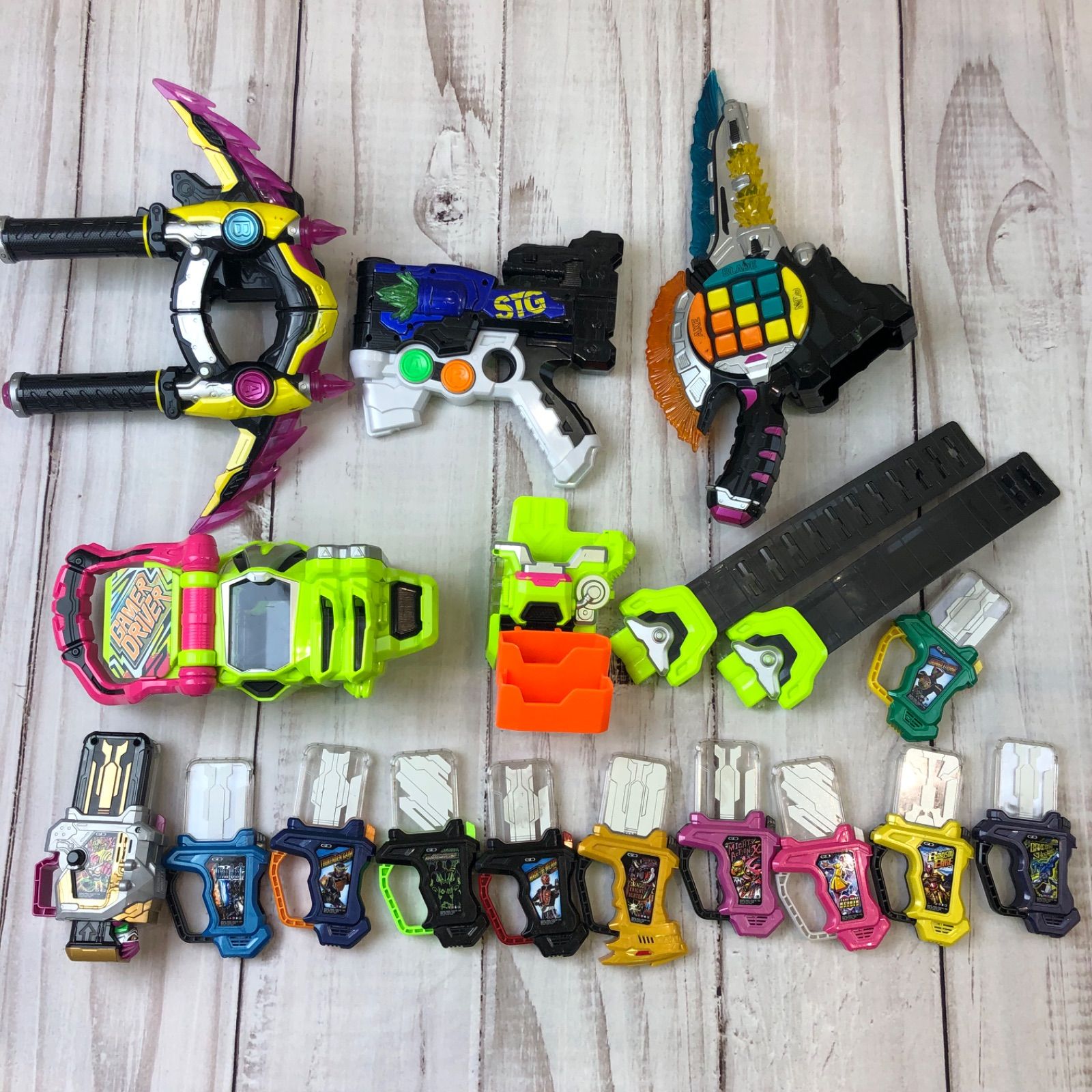 仮面ライダー エグゼイド まとめ DXゲーマドライバー キメワザスロット ホルダーセット ガシャコンマグナム DXガシャコンキースラッシャー  DXガシャコンスパロー DXマキシマムマイティXガシ