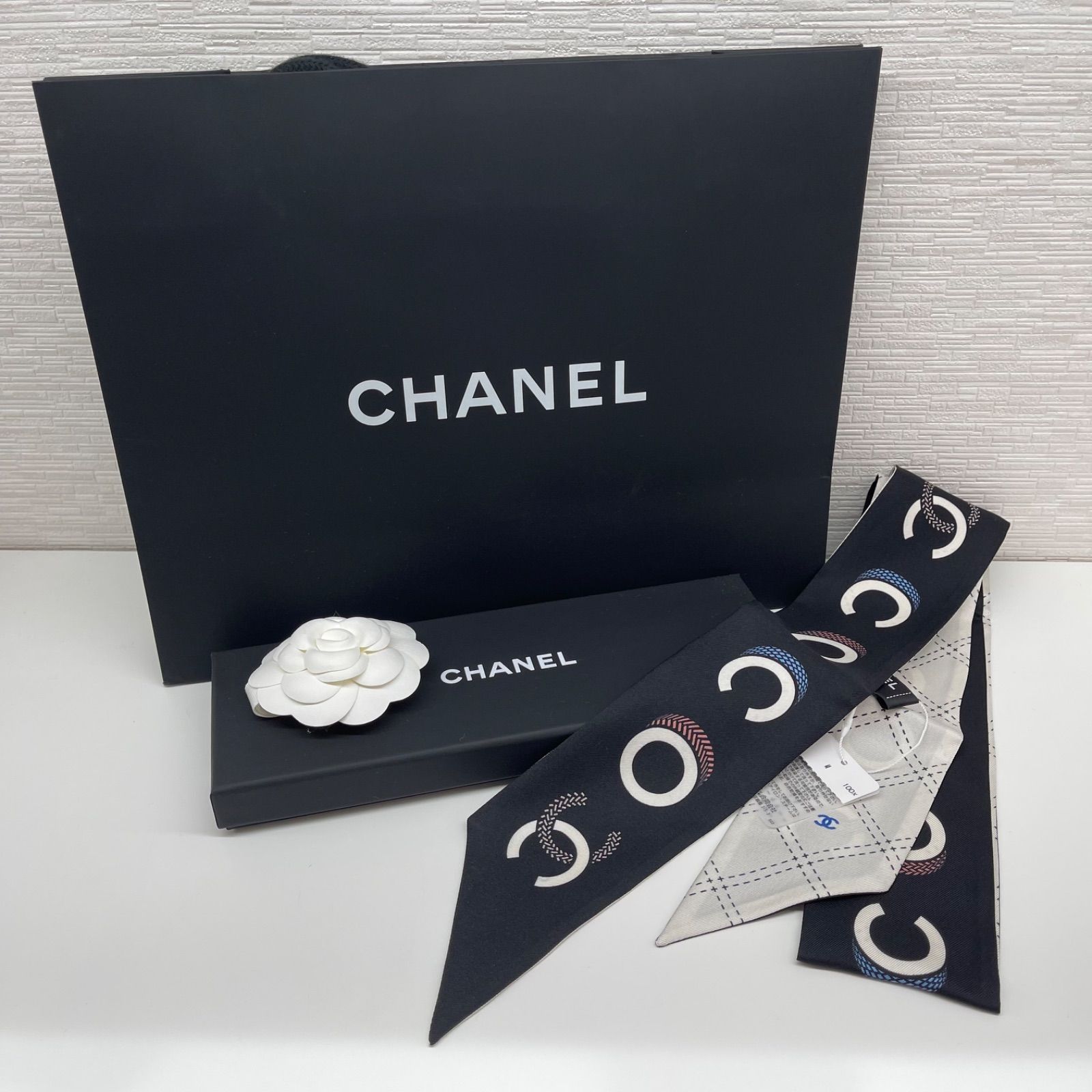 新品　Chanel シャネル　白　スカーフ　未使用発送は箱なしで発送します