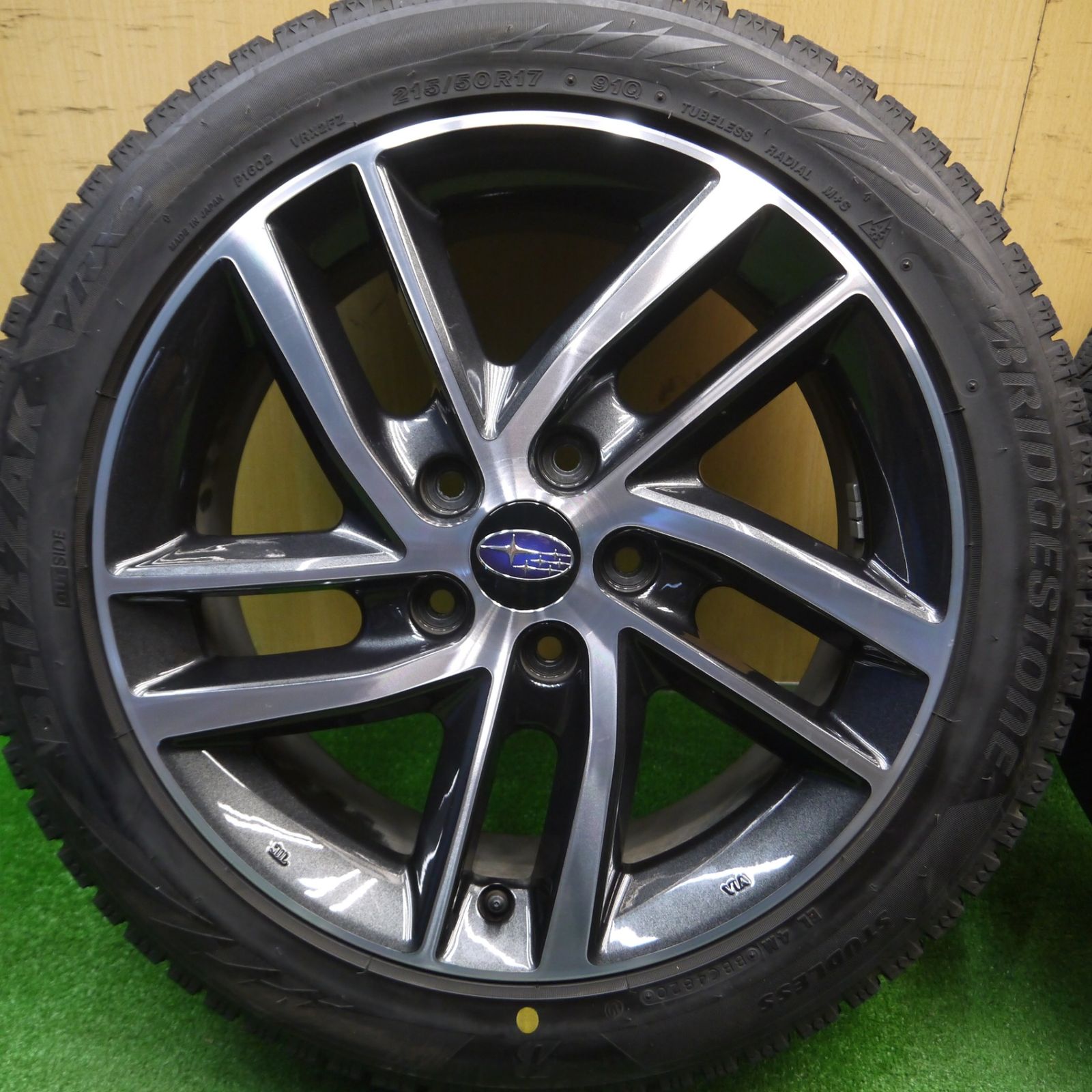 スバル レヴォーグ 純正ホイールブリヂストンスタッドレスタイヤ