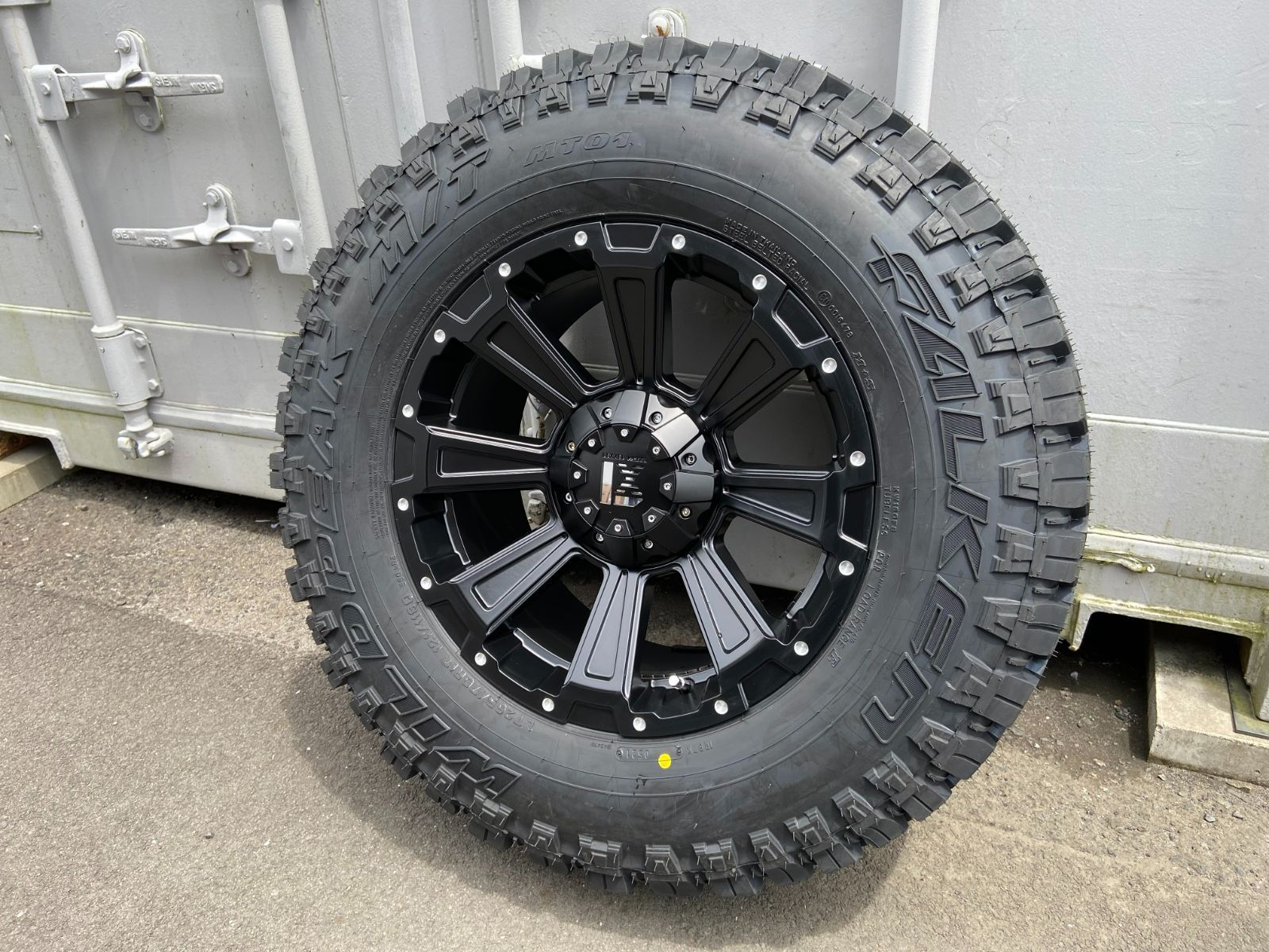 ファルケン WILDPEAK M/T01 265/70R17 タイヤホイール 新品4本セット 17インチ DeathRock プラド ハイラックス  サーフ FJ サバーバン タホ Ｈ3 オフロードカスタム オフロード仕様 マッドタイヤ - メルカリ