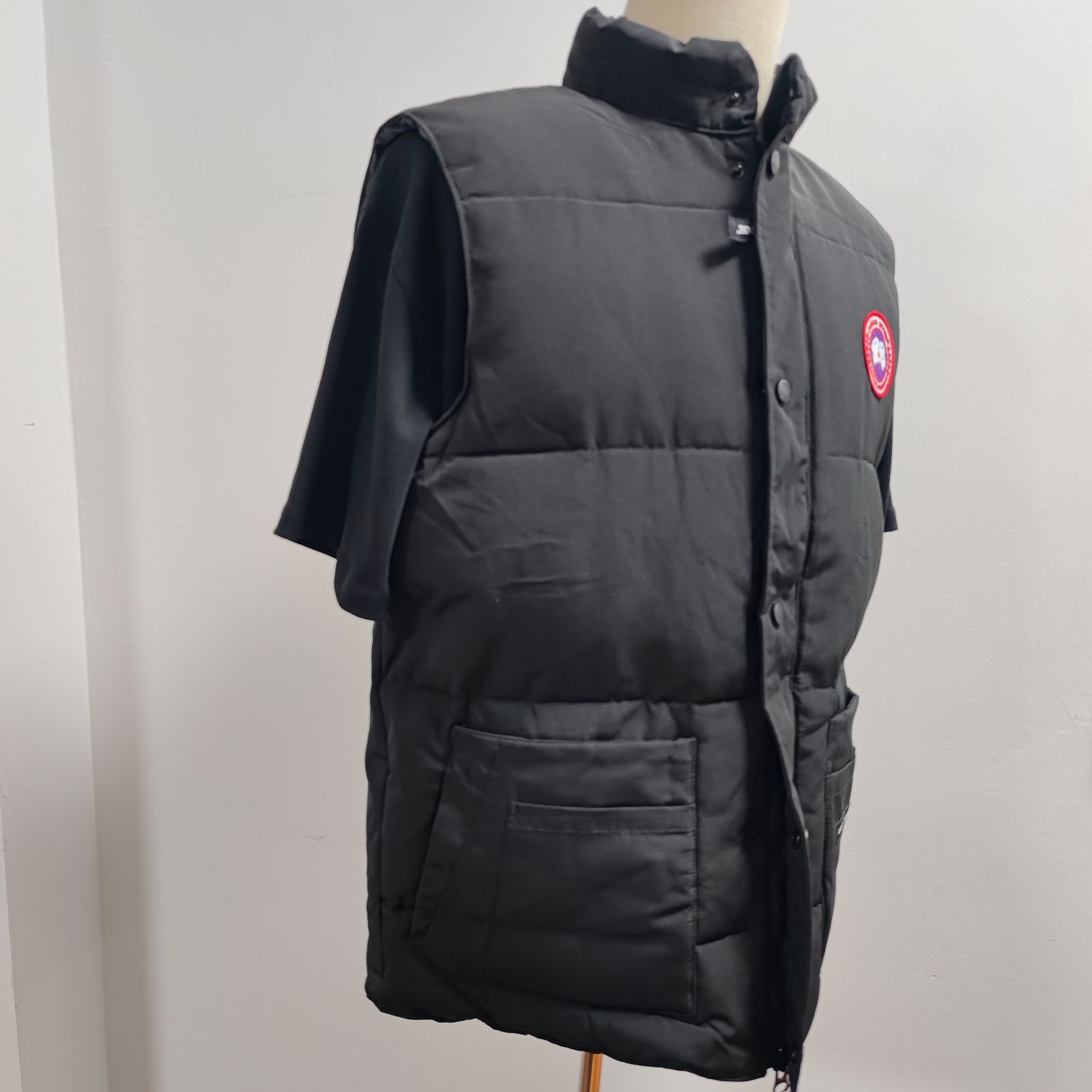 美爆品CANADA GOOSE カナダグース ダウンベスト - メルカリ