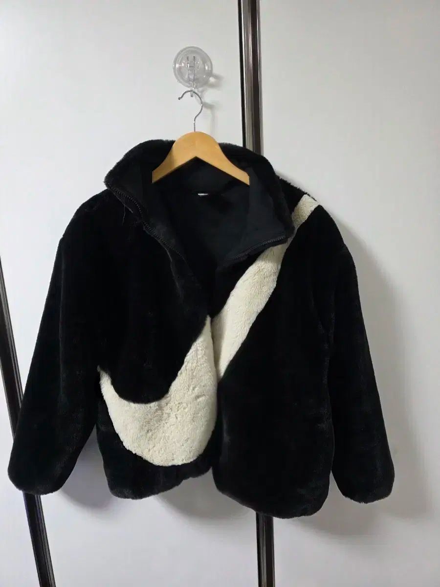 66-77ナイキ スウッシュ ブラック|アイボリー ジャケット