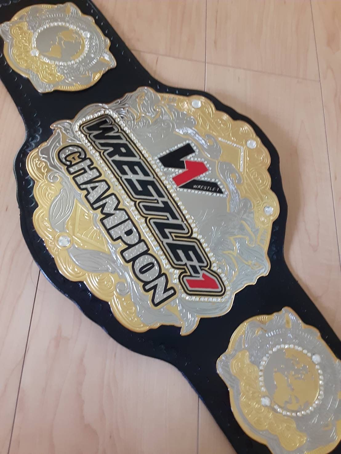 ファッションアイテム WRESTLE-1 レッスルワン プロレス チャンピオンベルト オーダーメイド 発送到着予定日 11月30日 闘争