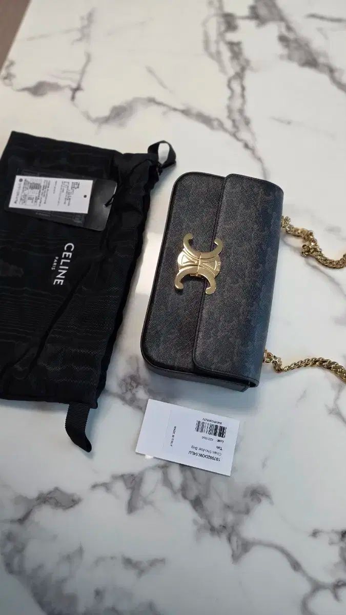 セリーヌ トリオンフ