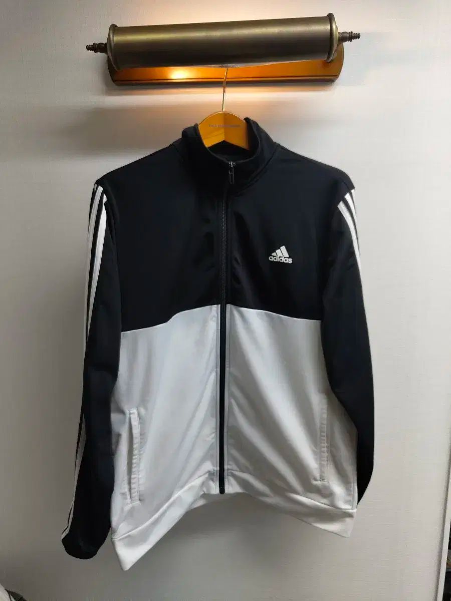 L ） adidas(アディダス) 白×黒 トラックトップス ジャージ 出品