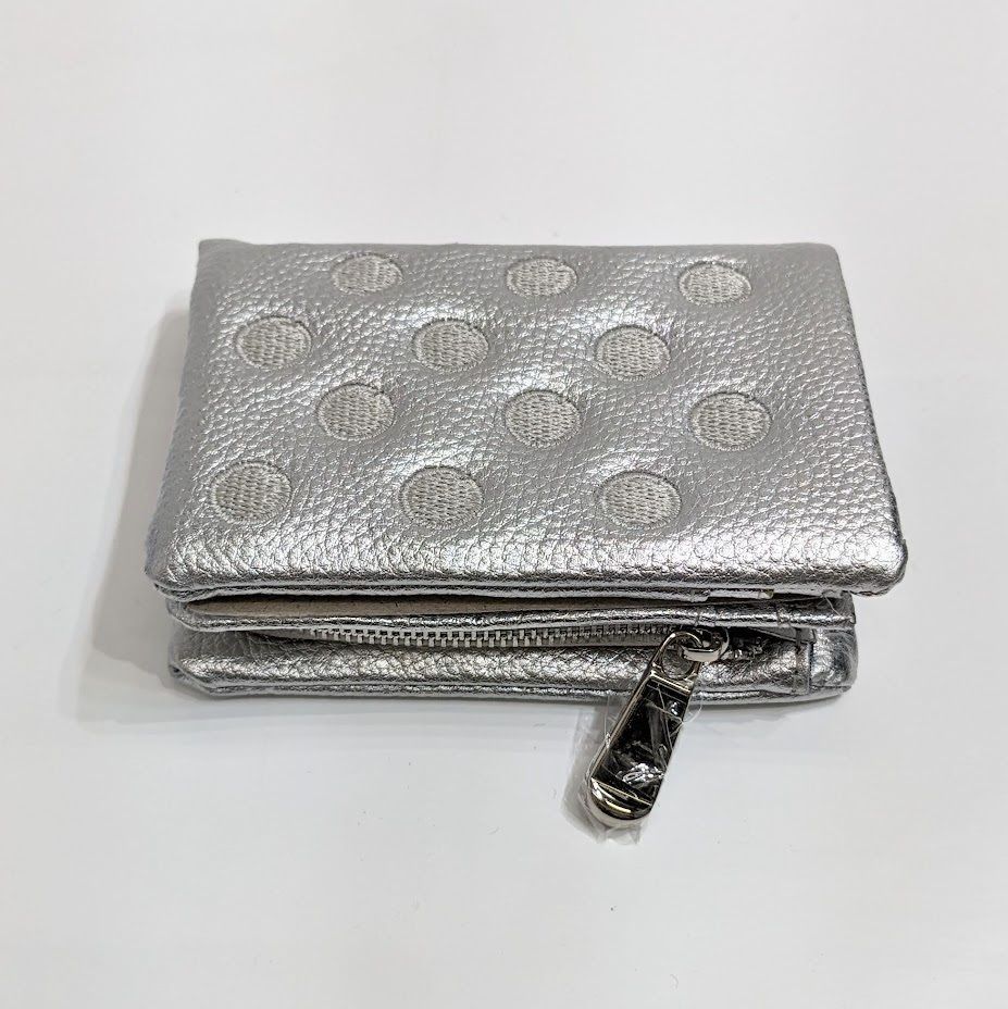 極美品 ★ ear PAPILLONNER イアパピヨネ ドット 二つ折り財布 未使用品 ear PAPILLONNER イア パピヨネ 牛革 ドット刺繍折り
