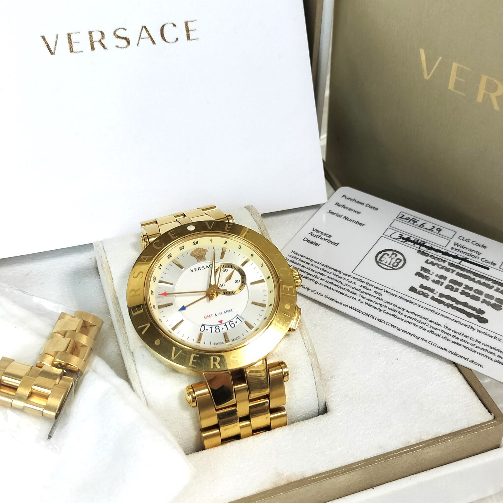 【新品・未使用】ベルサーチ VERSACE V-RACE 腕時計 クォーツ