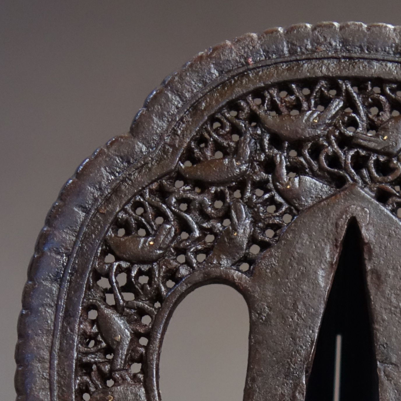 鍔 鉄地 鯆唐草透 南蛮鍔 日本刀 刀装具 鐔 骨董 古美術 Ac25082501