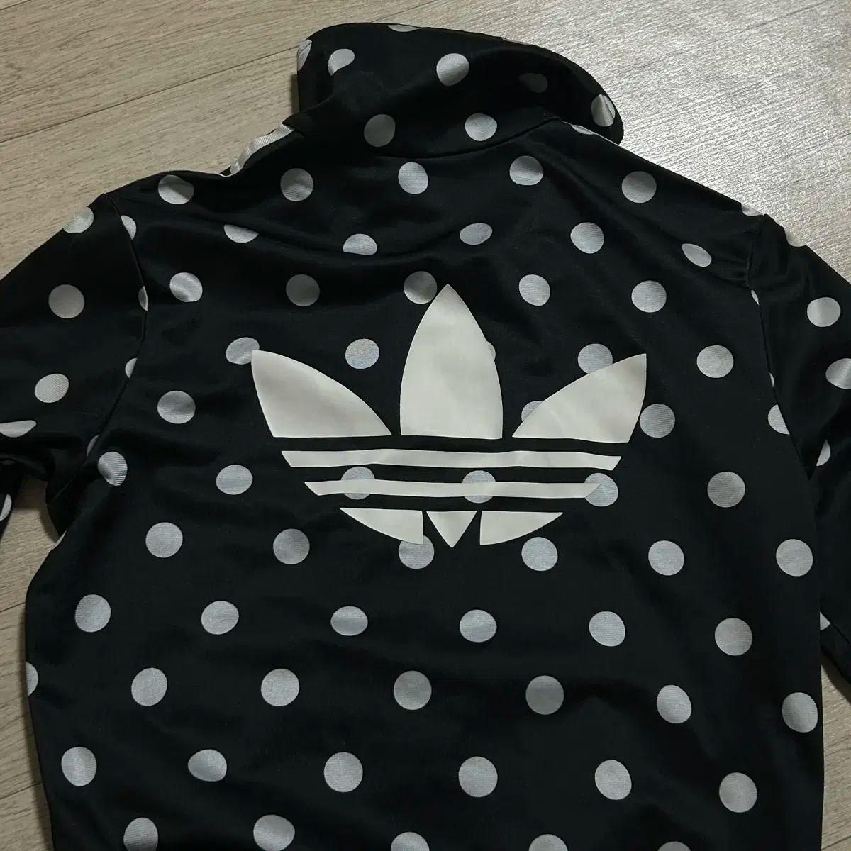 adidas(アディダス) ビックロゴ ドット ドット柄 ファイヤー