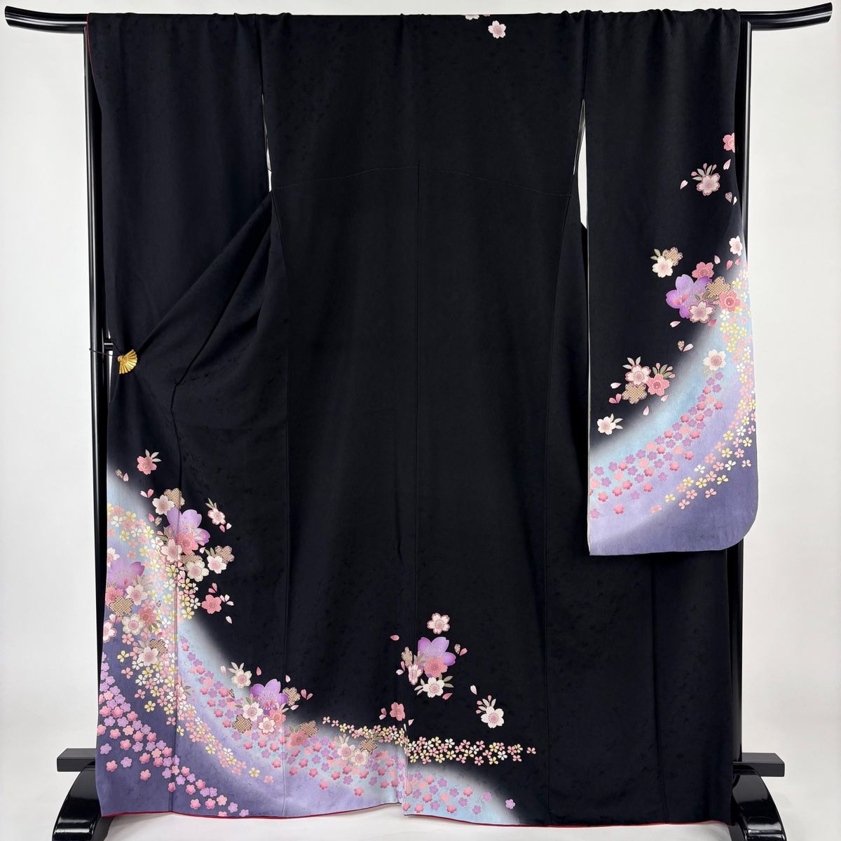 D538 振袖　枝垂れ桜　金彩　黒地　正絹　着物　袷　美品 楽天市場】【新品】 振袖 着物 正絹 フォーマル 金彩加工 黒 紫