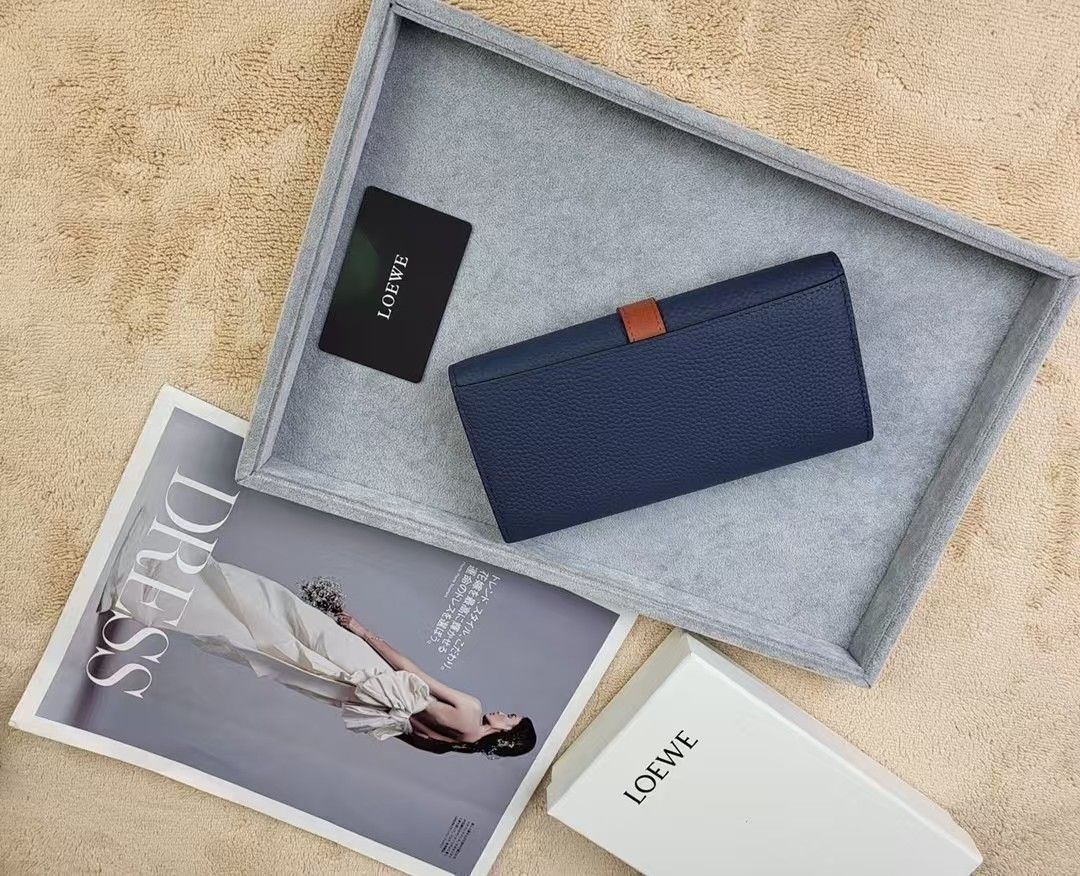 LOEWE オフホワイト 長財布