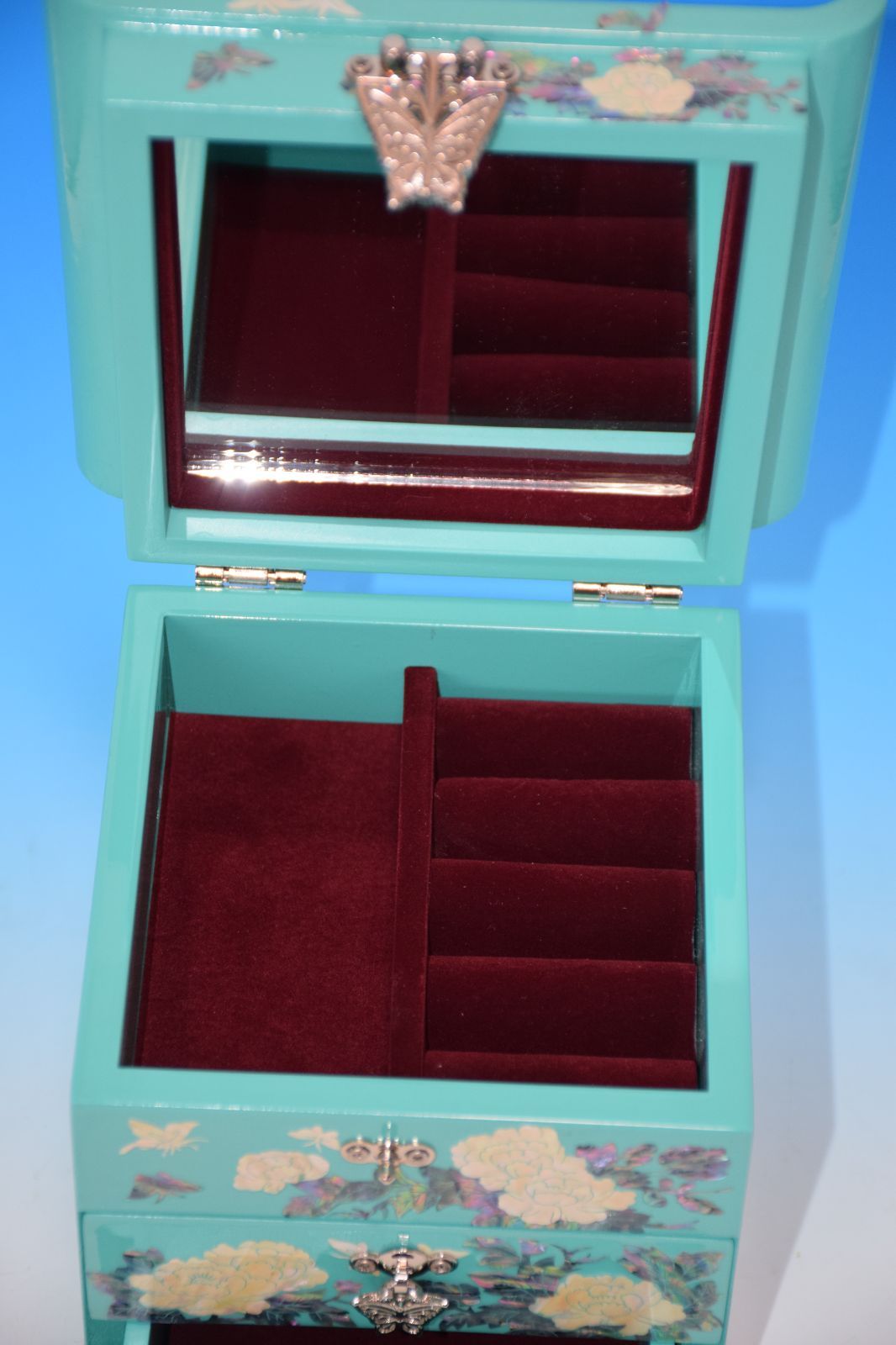 □韓国 伝統工芸□螺鈿細工□高級螺鈿3段宝石箱□牡丹と蝶