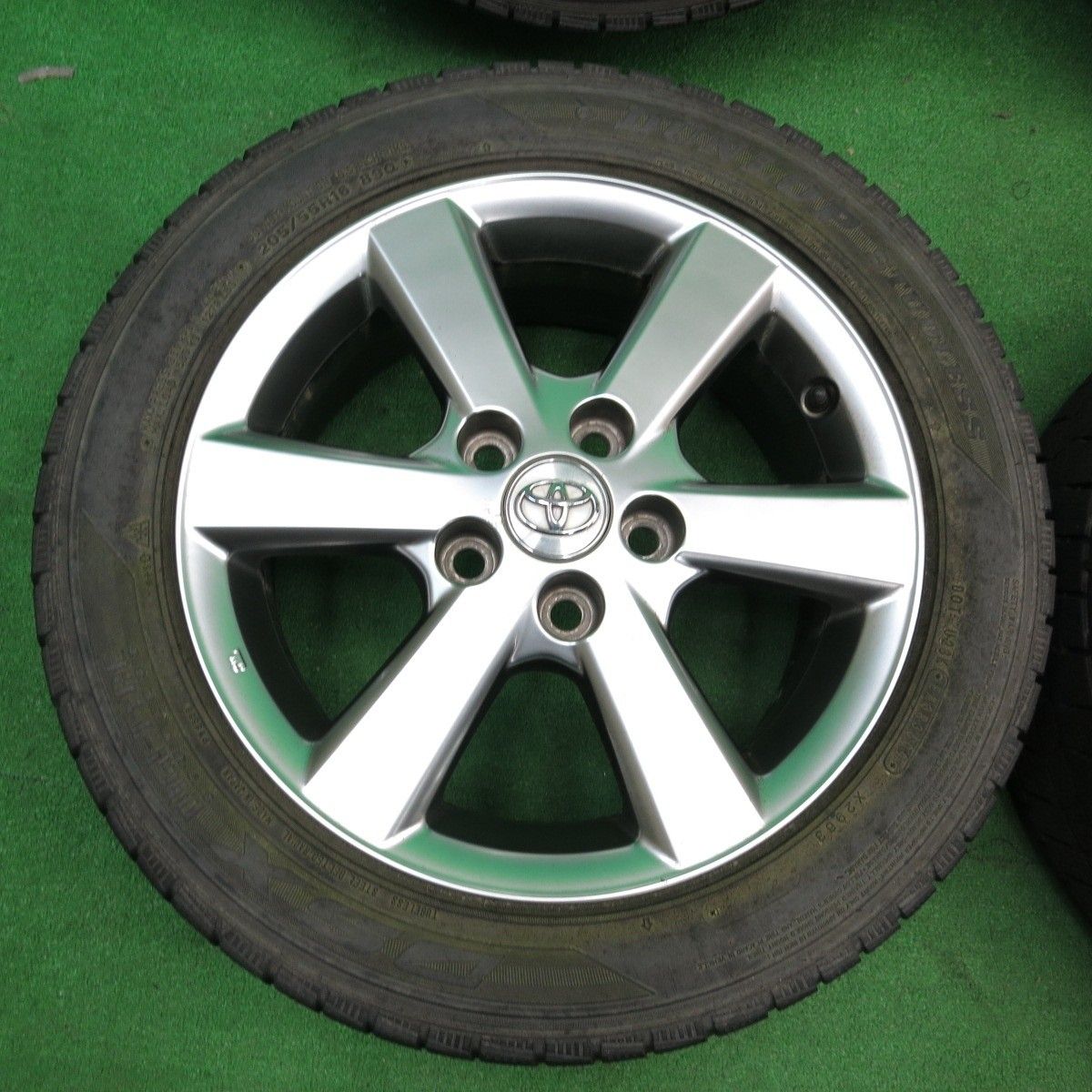 バリ溝！8.5分☆トヨタ アイシス 純正 205/55R16 スタッドレス 