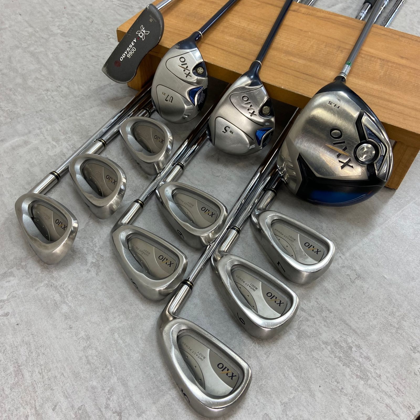 XXIO ゼクシオ メンズゴルフ12本セット R 右利き用 キャディ