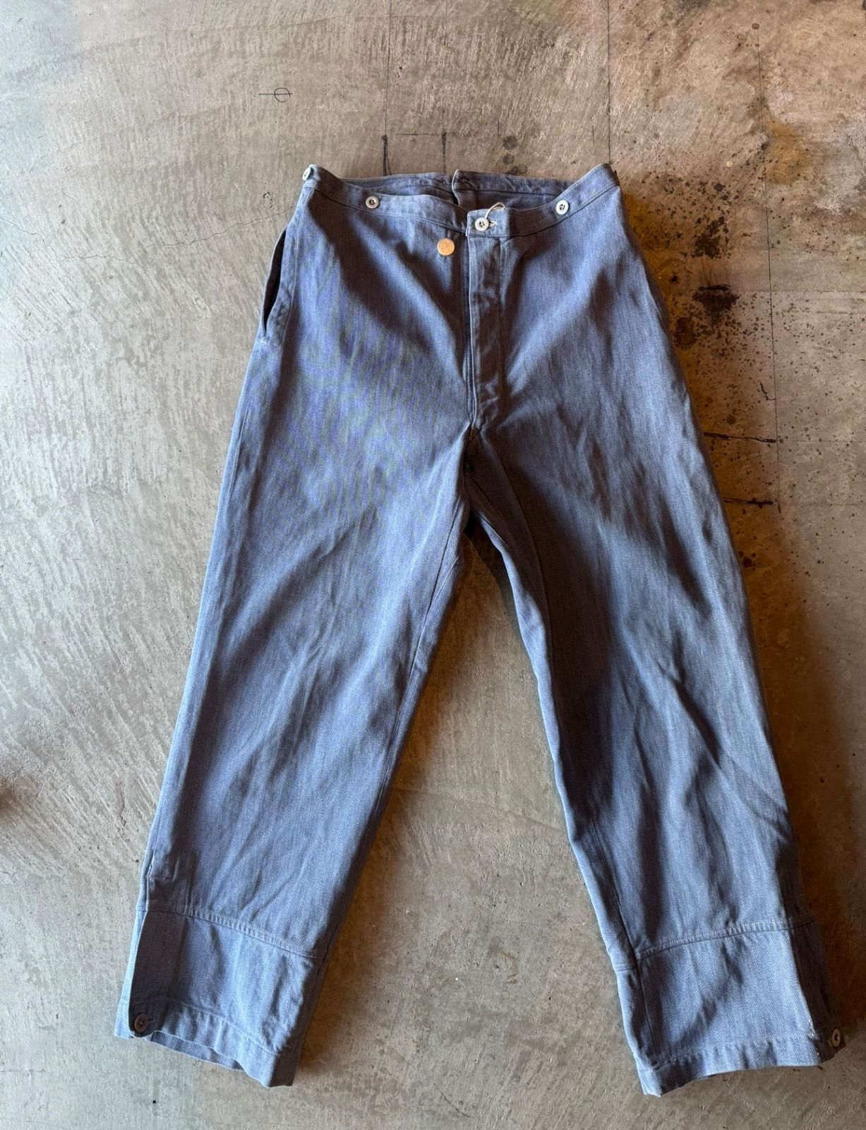 ヨウジヤマモト プールオム 22ss 朝倉優佳ペイント新聞紙ジャケット YUUKA ASAKURA | Yohji Yamamoto (ヨウジヤマモト) Official Site