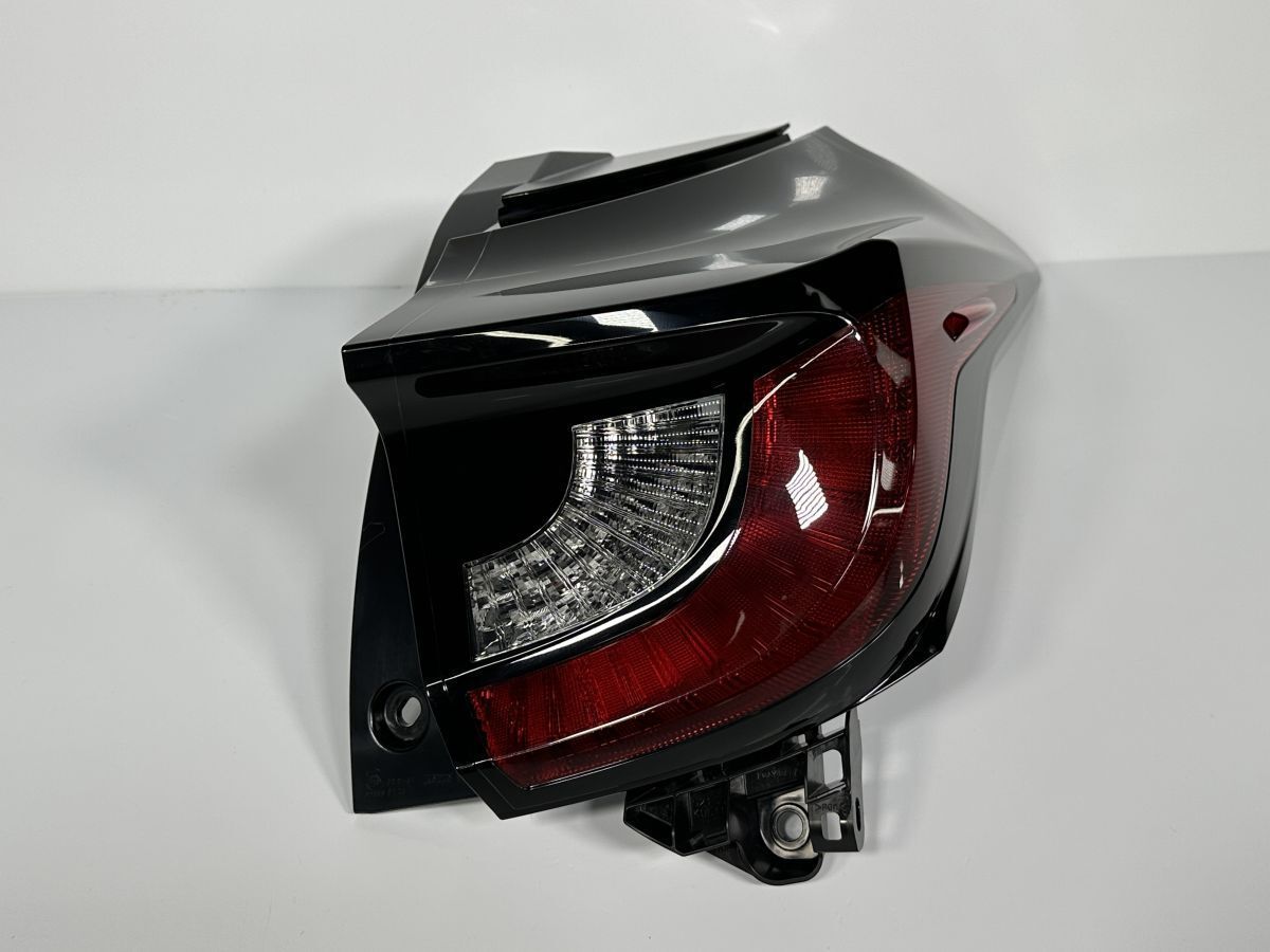 破損キズなし 低走行 ヤリス MXPA10 MXPA15 KSP210 MXPH10 MXPH15 純正 右テールランプ テールライト RH 81551-K0010 K0-9 管理31827