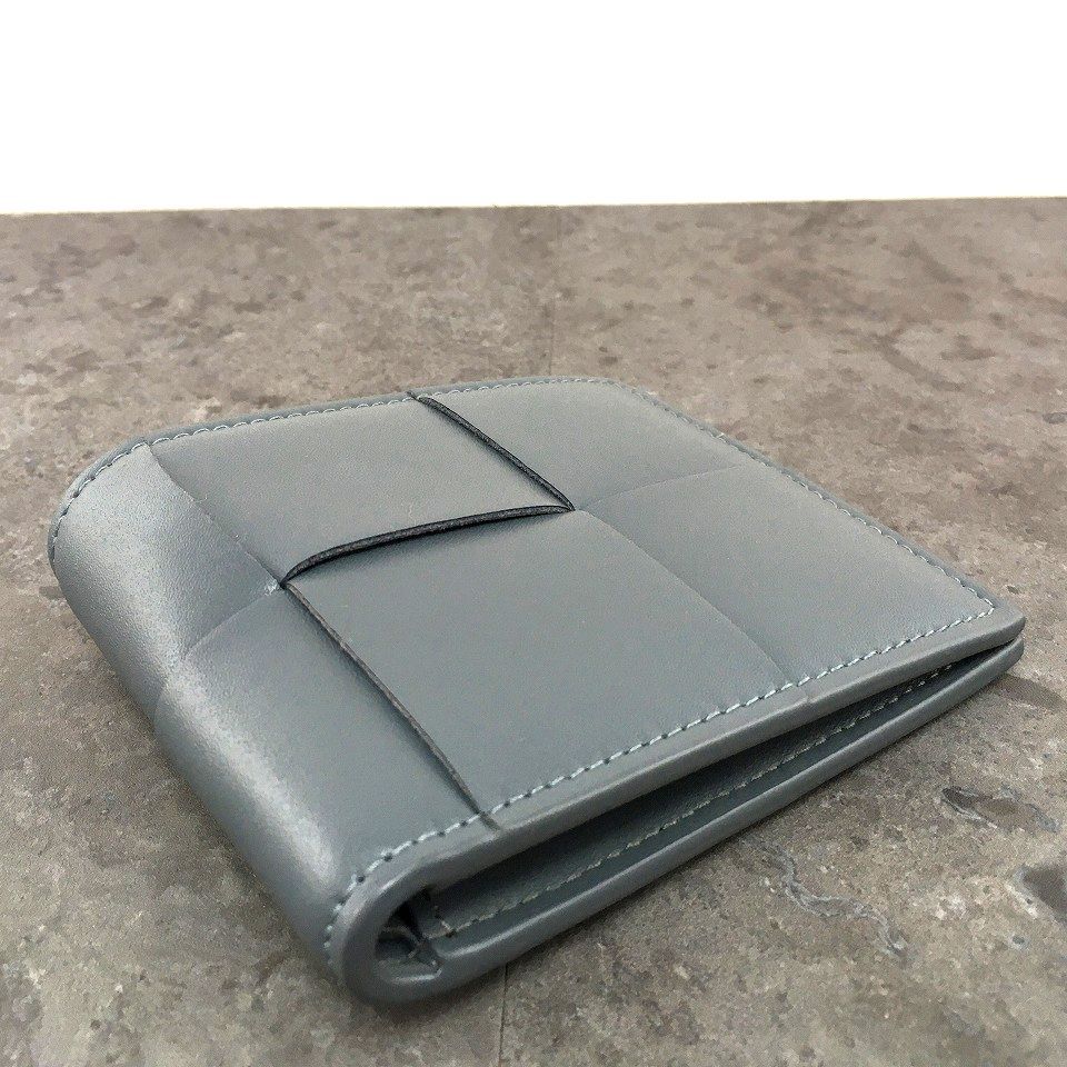 送料込み！ 未使用品 BOTTEGAVENETA 二つ折り札入れ ラムスキン 財布  
