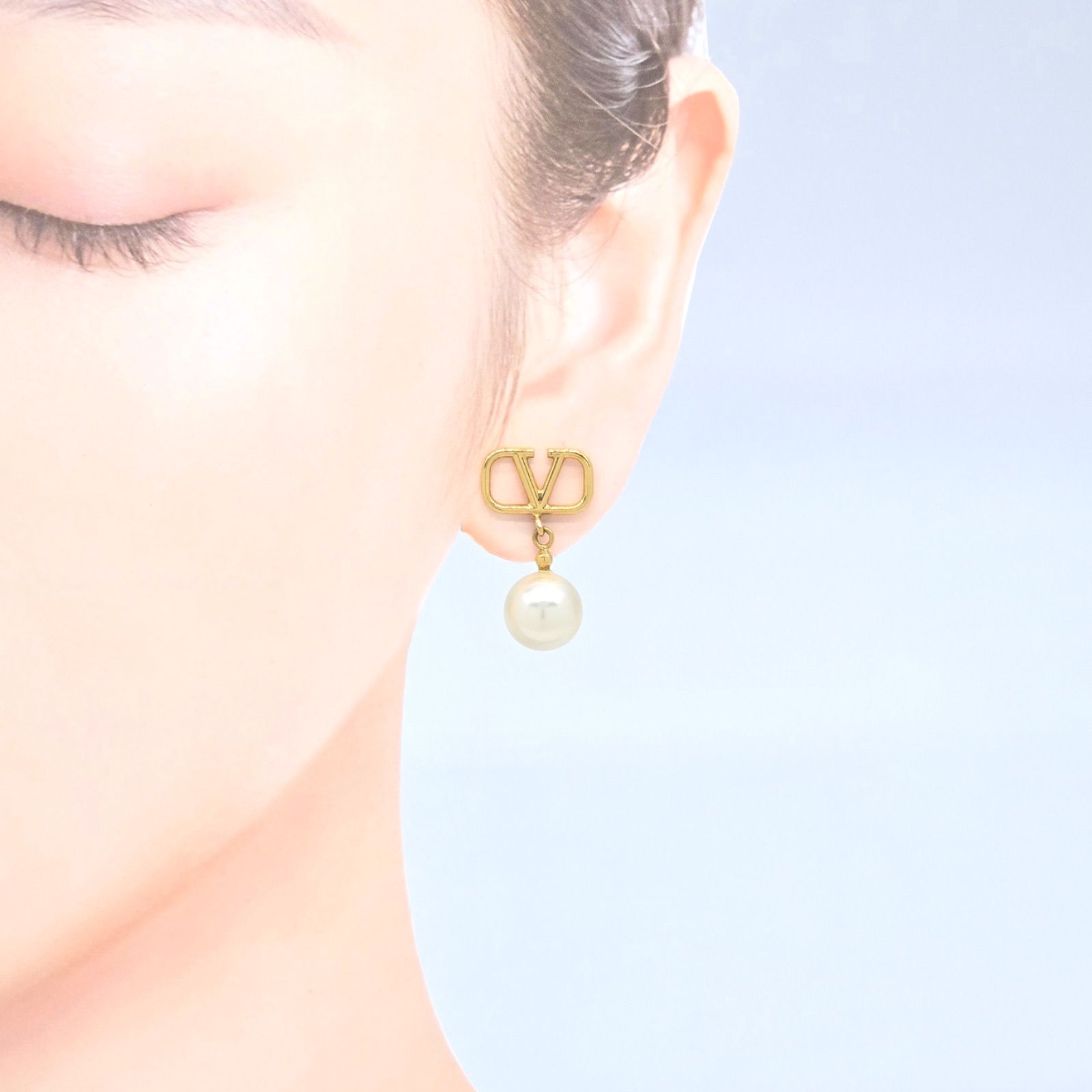 バレンティノ Vロゴ シグネチャー メタル X スワロフスキークリスタル