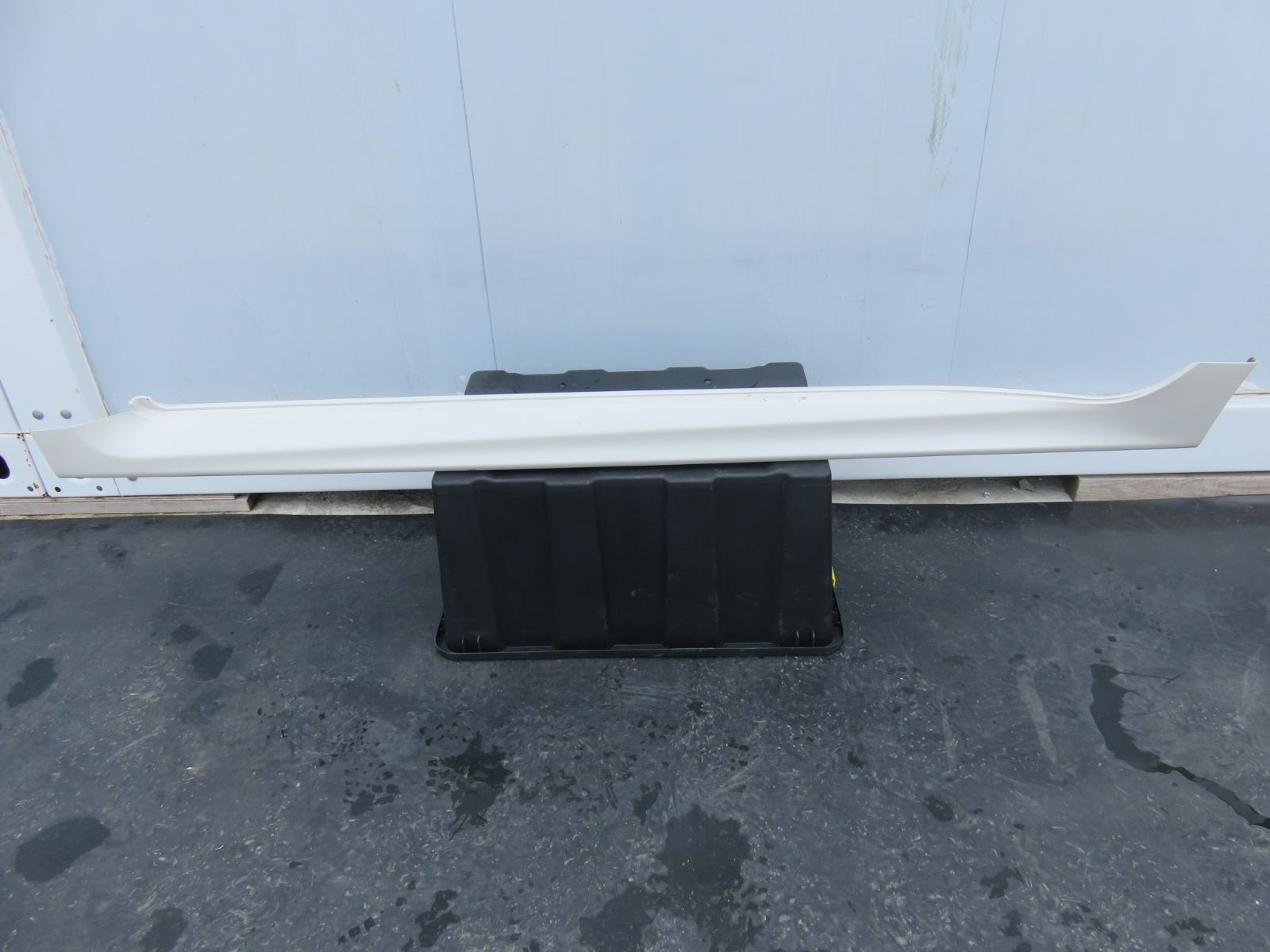 SFC2560 スバル VM4 VMG レヴォーグ 純正 左 サイドステップ サイドスカート サイドスポイラー 左側 助手席側 K1X クリスタルパールホワイト