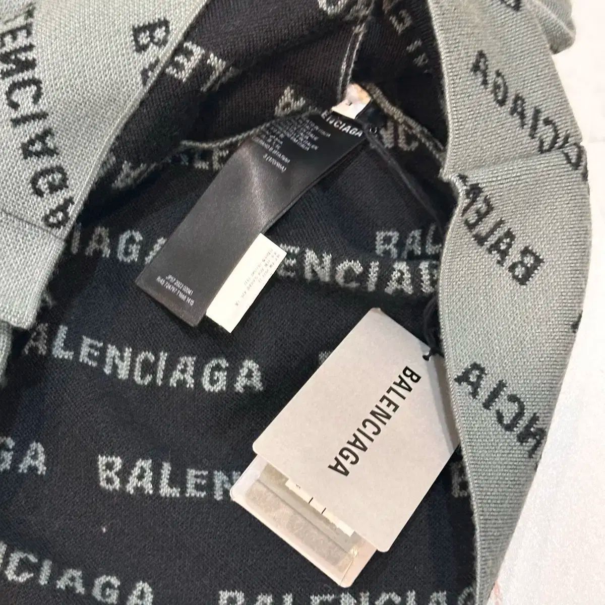 挑戦 バレンシアガ マルチロゴ カーディガン 3サイズ タイムセールも有。