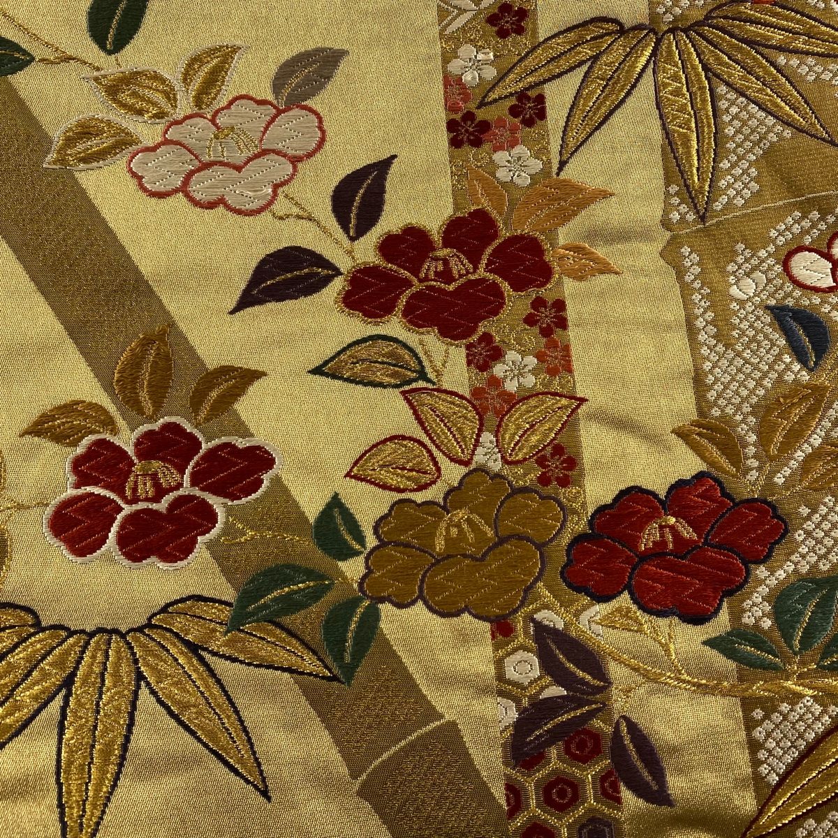 袋帯 秀品 振り袖向き 竹梅 椿 金糸 唐織 金色 六通 正絹 【中古 袋帯 秀品 振り袖向き 竹梅 椿 金糸 唐織 金色 六通 正絹 【中古