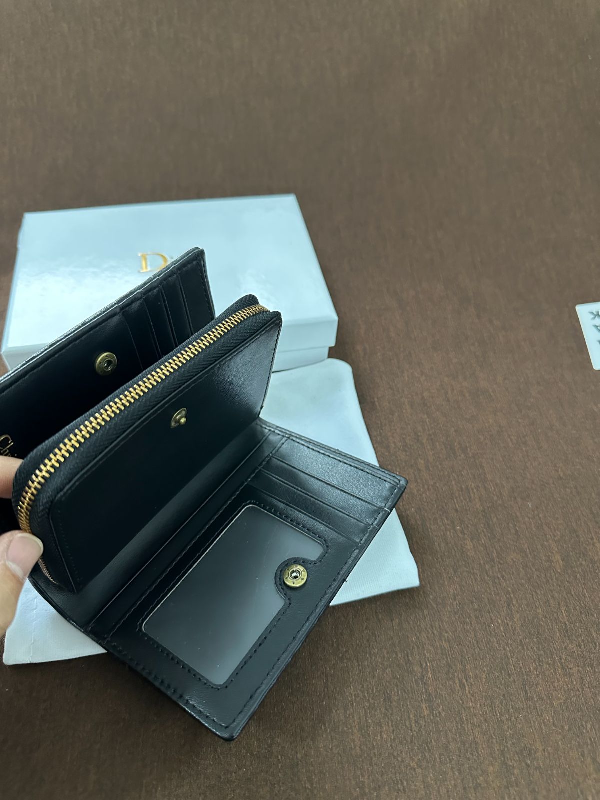 ディオール二つ折り財布