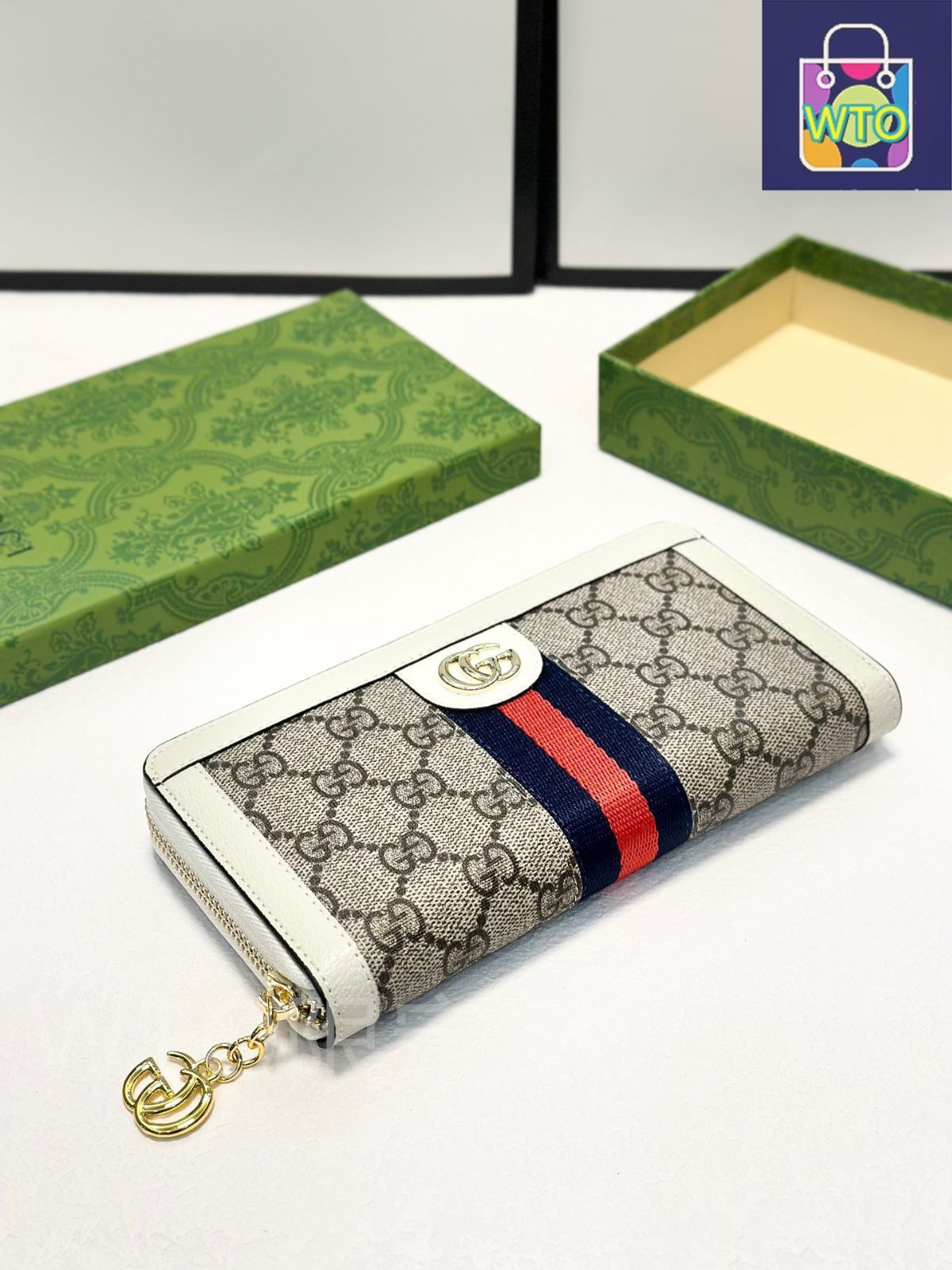 今日 Gucci グッチ 最新モデルショート財布 表裏頭層小牛皮使用 超薄デザインで携帯便利