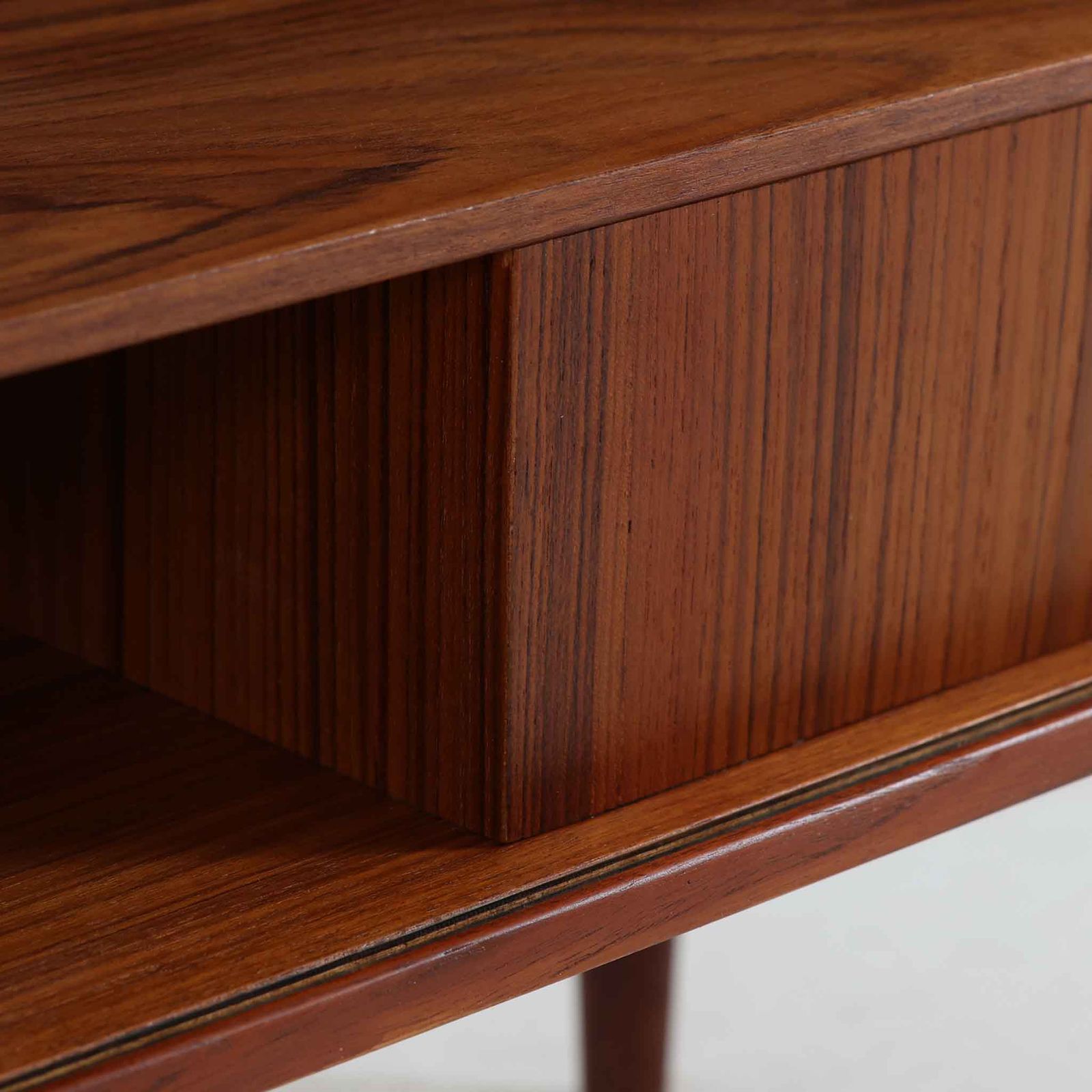 蛇腹キャビネット