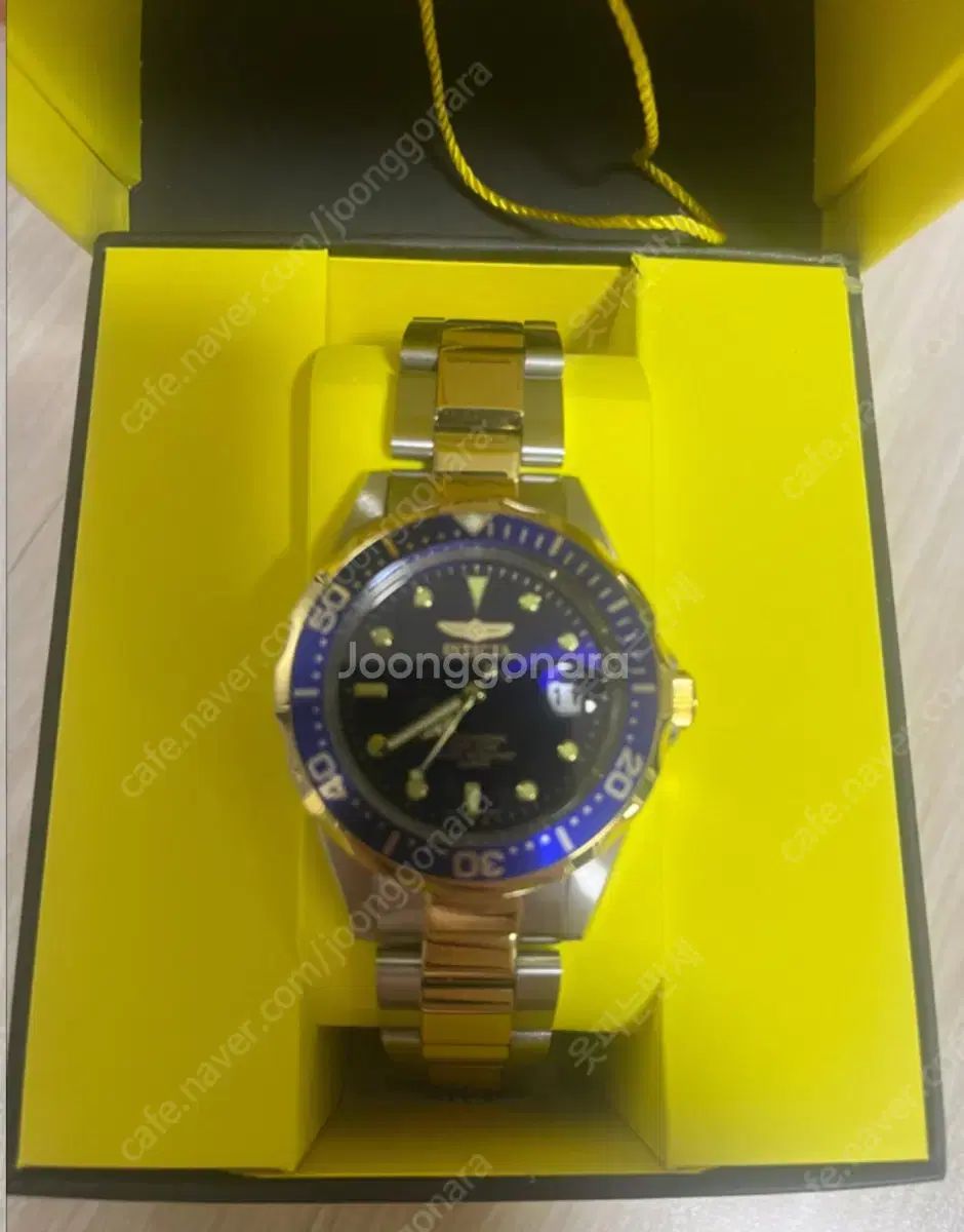 金 メタルウォッチ