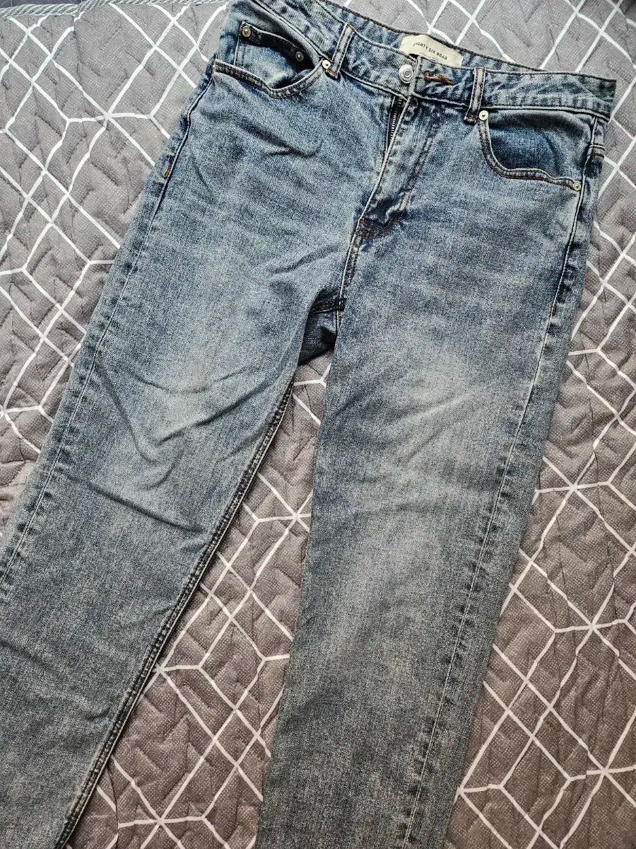 デニムパンツ 32インチ 大きいポケット 新品未使用 ライトブルーデニム パンツ 出品 （ 30 ） サイズは30ですが 【公式通販】