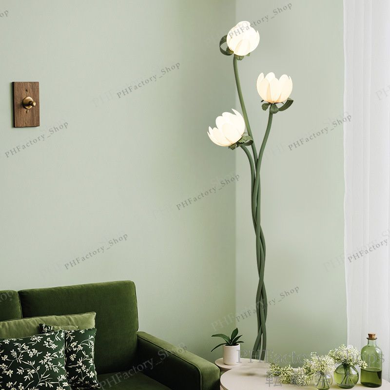 ラタン製花形ランプとアートプラント 花 ライト インテリア