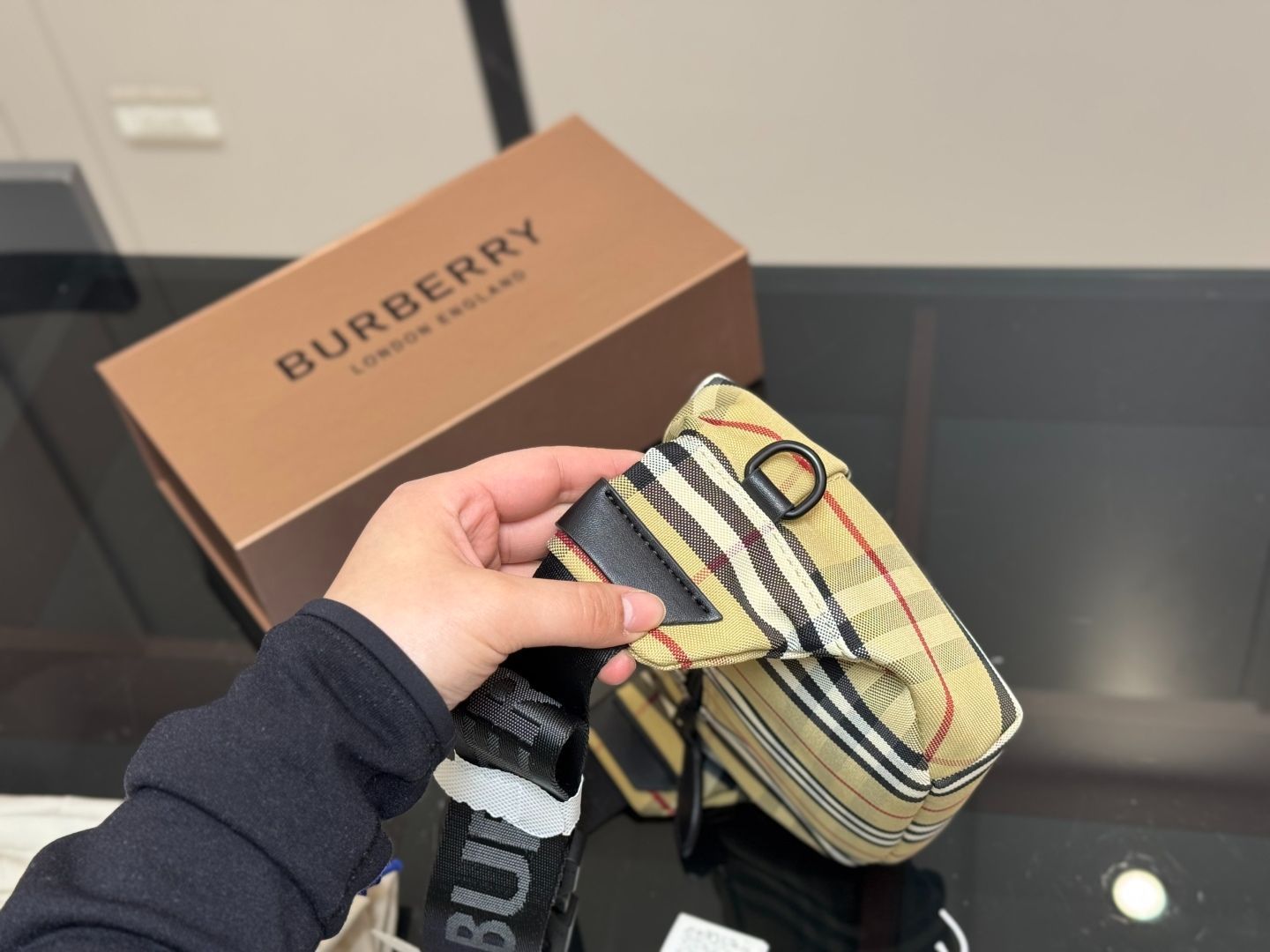 Burberry 8104619B7348 関税送料込 BURBERRY】VIPセール HOVE EMB チェック柄フーディー (Burberry