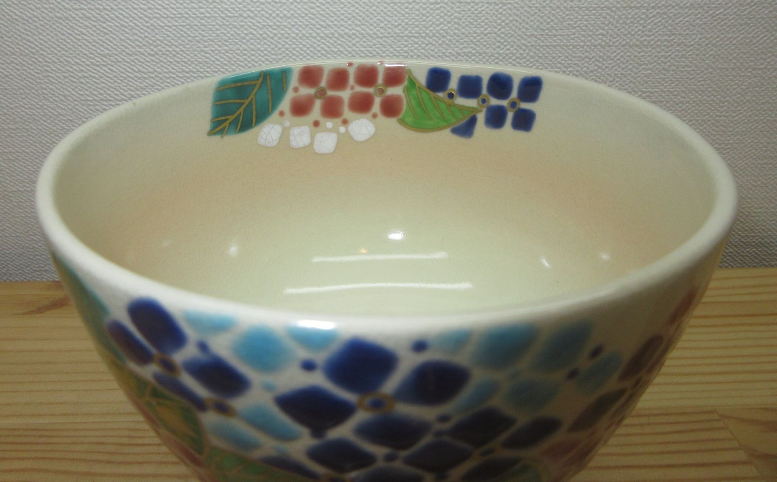 逢絢亭・新品】茶道具 茶碗 京焼 紫陽花の図 伊坂清香 紙箱入り 抹茶