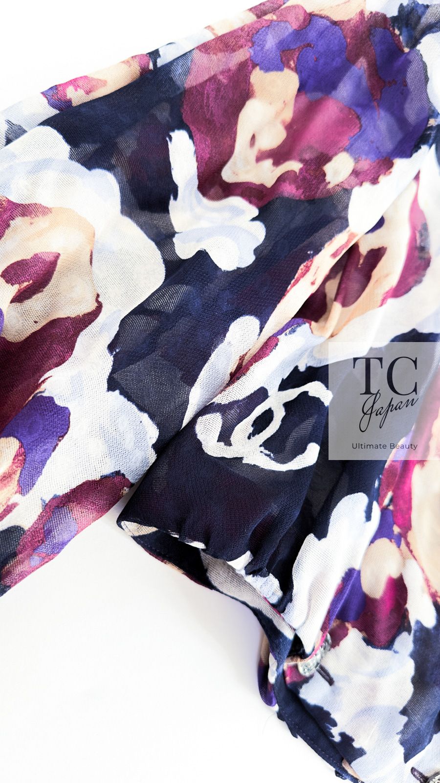 シャネル ブラウス CHANEL 美しい絵画 ネイビー カメリア柄 フラワー シルク100 美人見え ジャケット カーディガン 38 カメリア ブローチ付 シャネル ブラウス CHANEL 美しい絵画 ネイビー カメリア柄