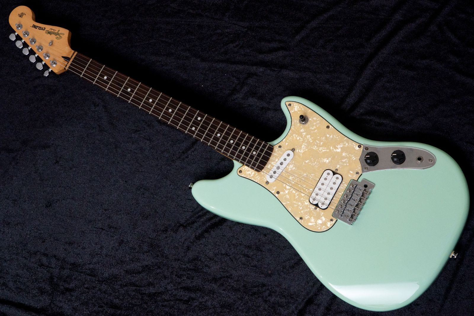 32148 ホビー・楽器・アート 人気のブラックSquier Cyclone