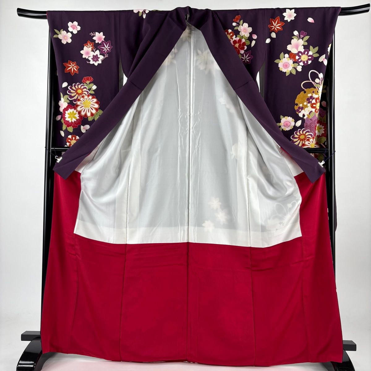 美品　正絹振袖フルセット　新品長襦袢　❤︎夢の世界のよう❤︎ 美品 振袖 フルセット 紫 青 百合 蝶々 梅の花 金彩 正絹 長襦袢