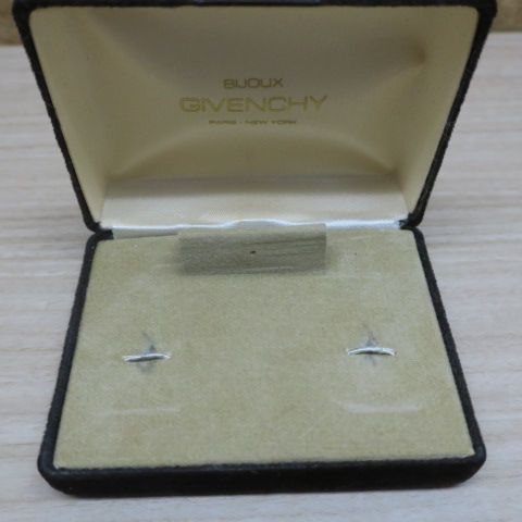 GIVENCHY ジバンシィ　カフスリンク　カブスボタン　スーツ　STAR 美品 ジバンシィGIVENCHY 4G ロゴ カフス ゴールド 真鍮 金